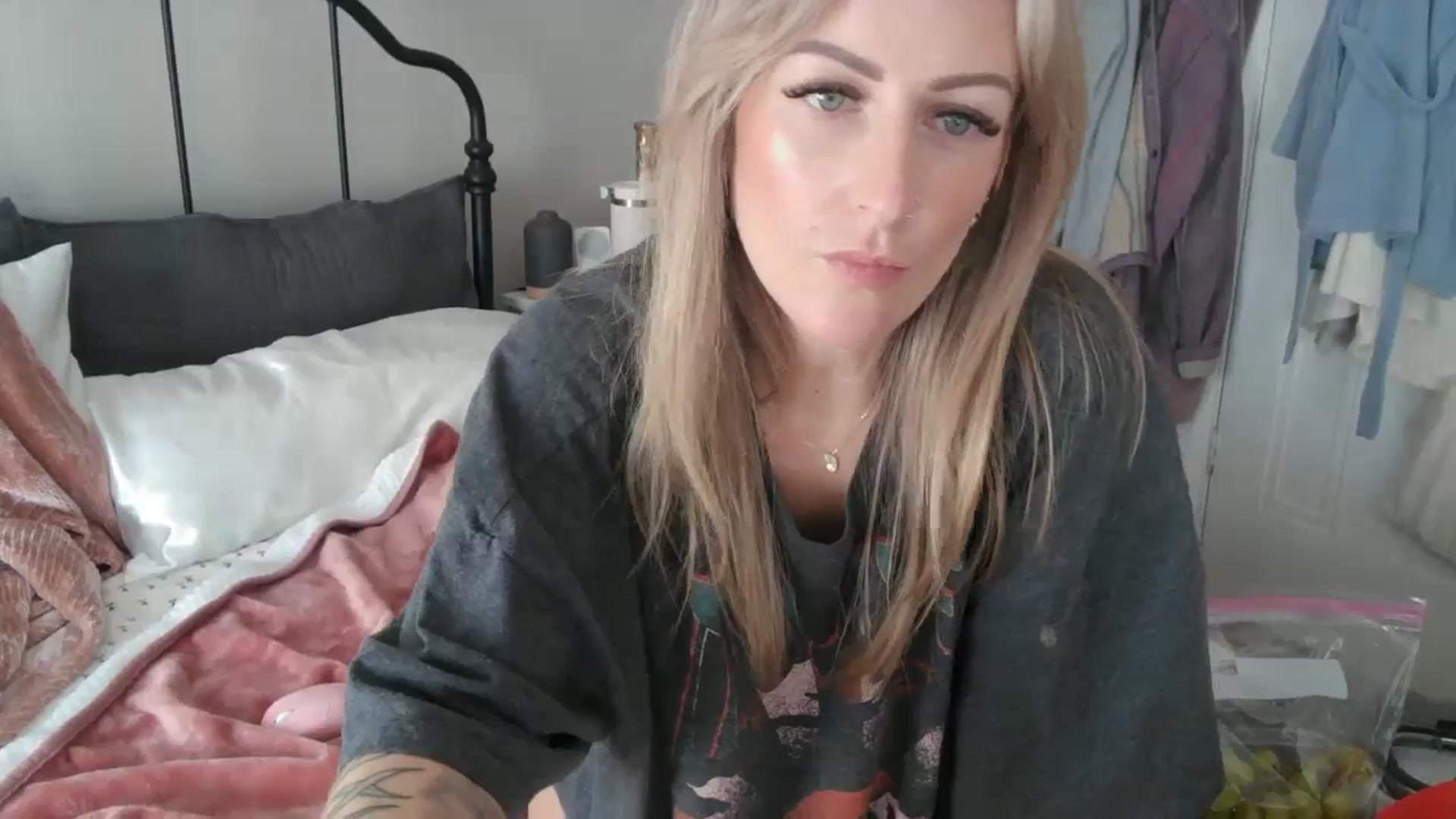 Gallery image thumbnail from Lena_bee's myfreecams stream on, 02/26/2024, 17:09 image 17 of 20
