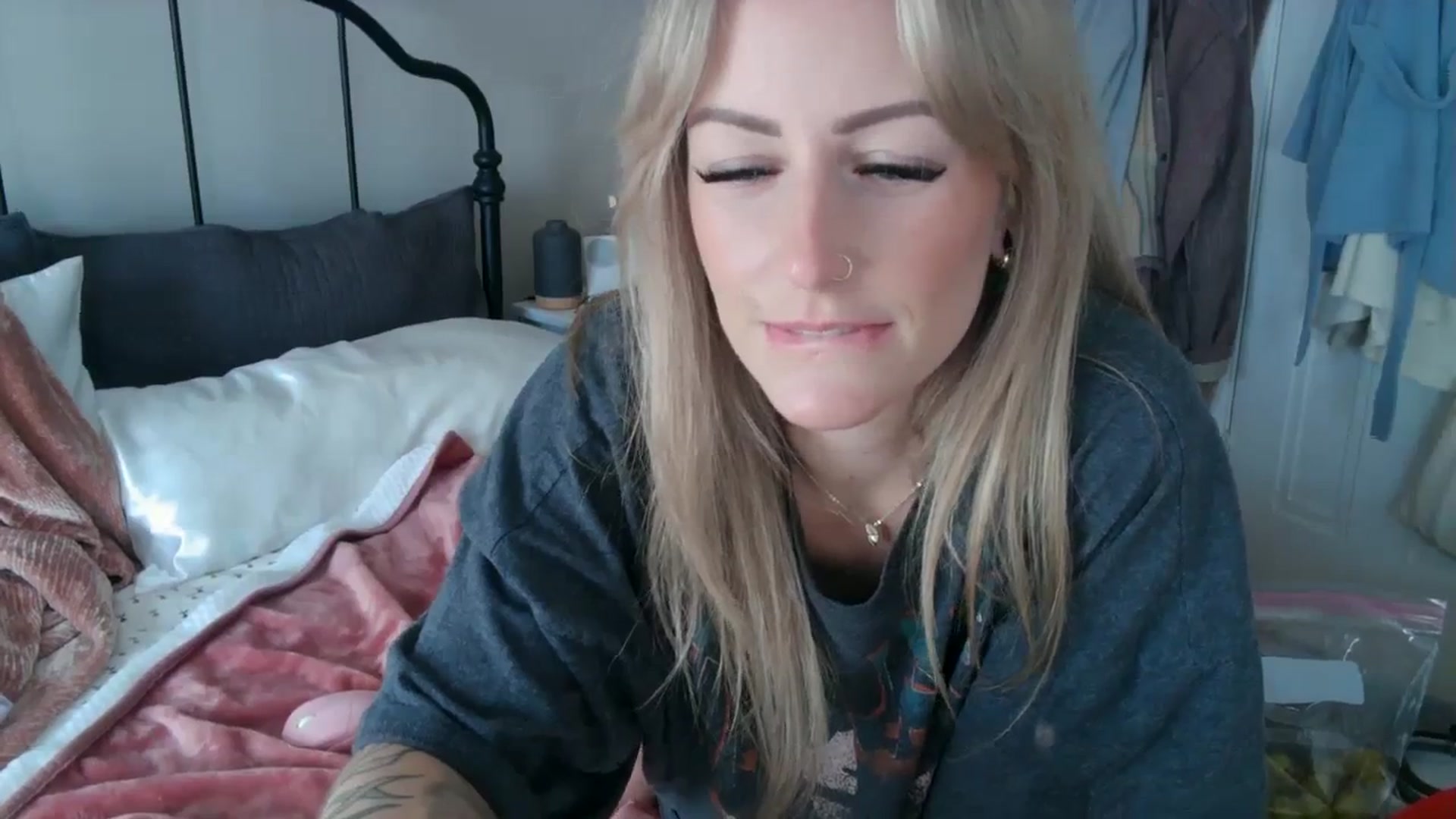 Gallery image thumbnail from Lena_bee's myfreecams stream on, 02/26/2024, 17:09 image 15 of 20