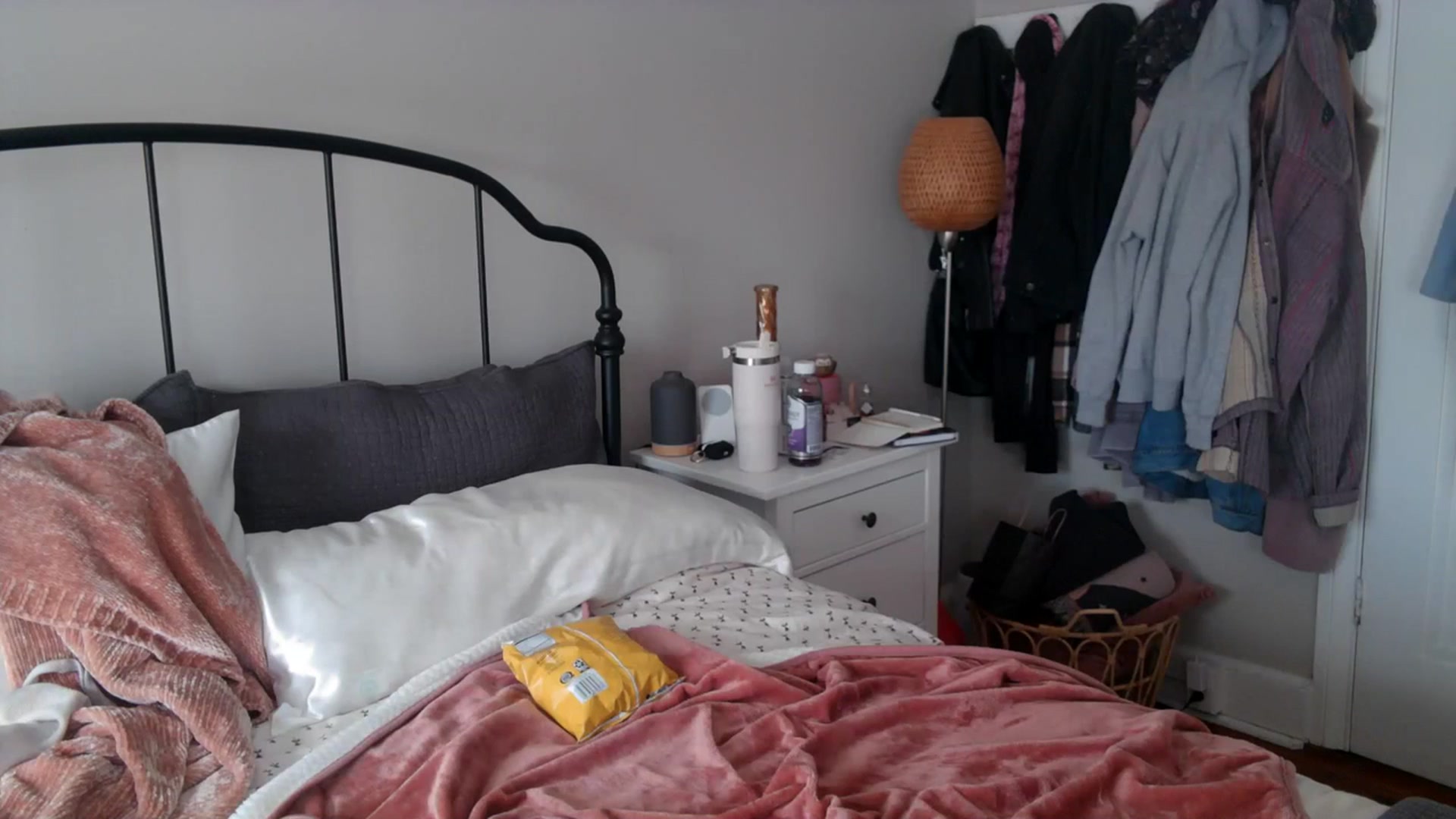 Gallery image thumbnail from Lena_bee's myfreecams stream on, 02/26/2024, 17:09 image 6 of 20
