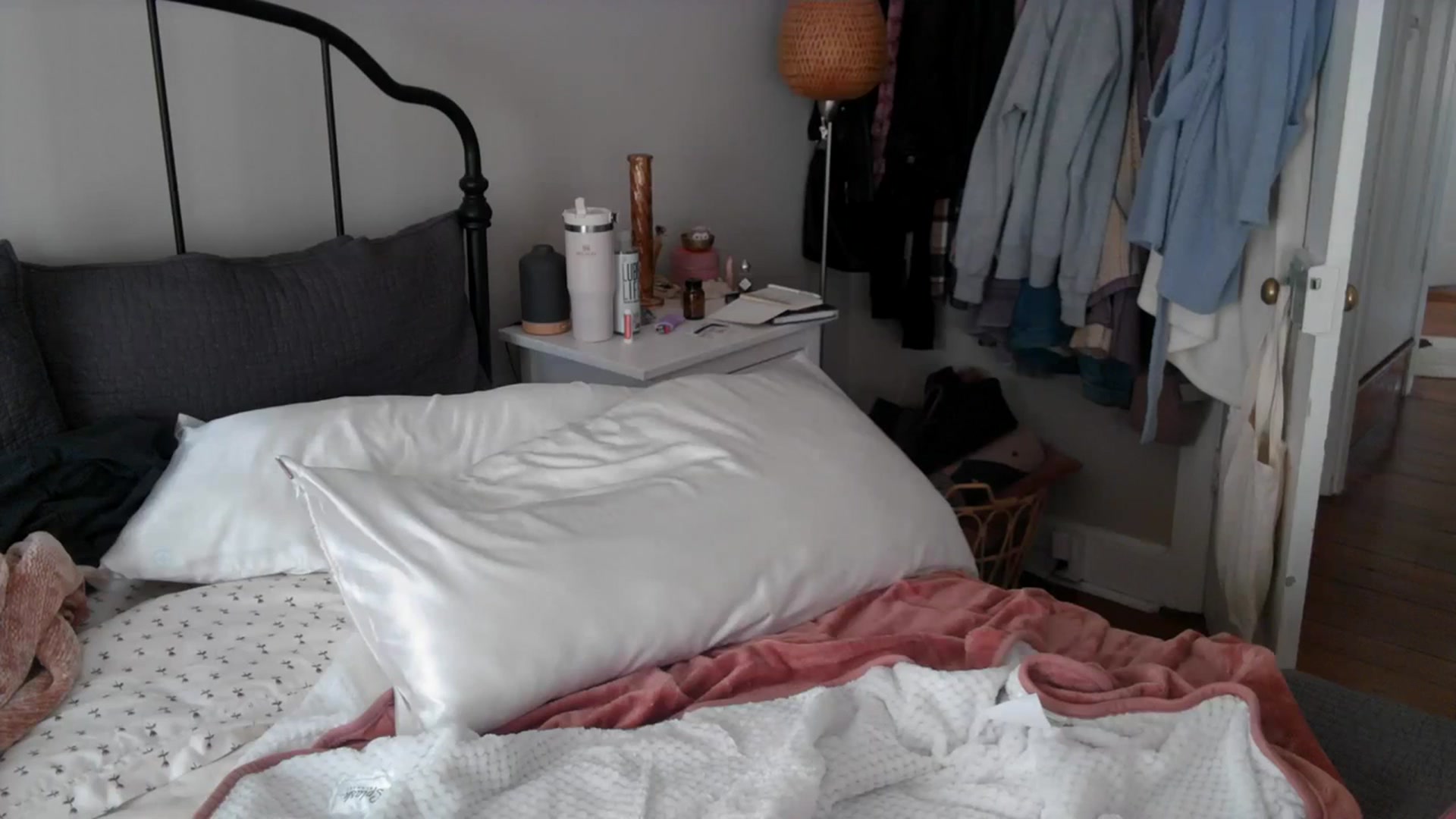Gallery image thumbnail from Lena_bee's myfreecams stream on, 02/26/2024, 20:33 image 9 of 20