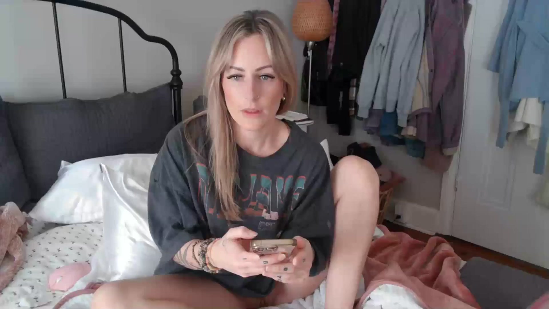 Gallery image thumbnail from Lena_bee's myfreecams stream on, 02/26/2024, 20:33 image 1 of 20