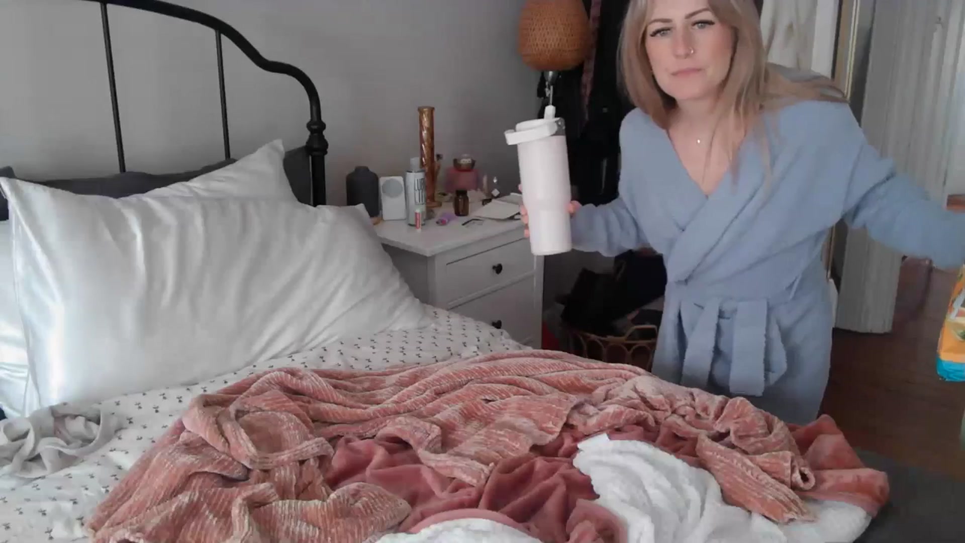 Gallery image thumbnail from Lena_bee's myfreecams stream on, 02/26/2024, 20:33 image 14 of 20