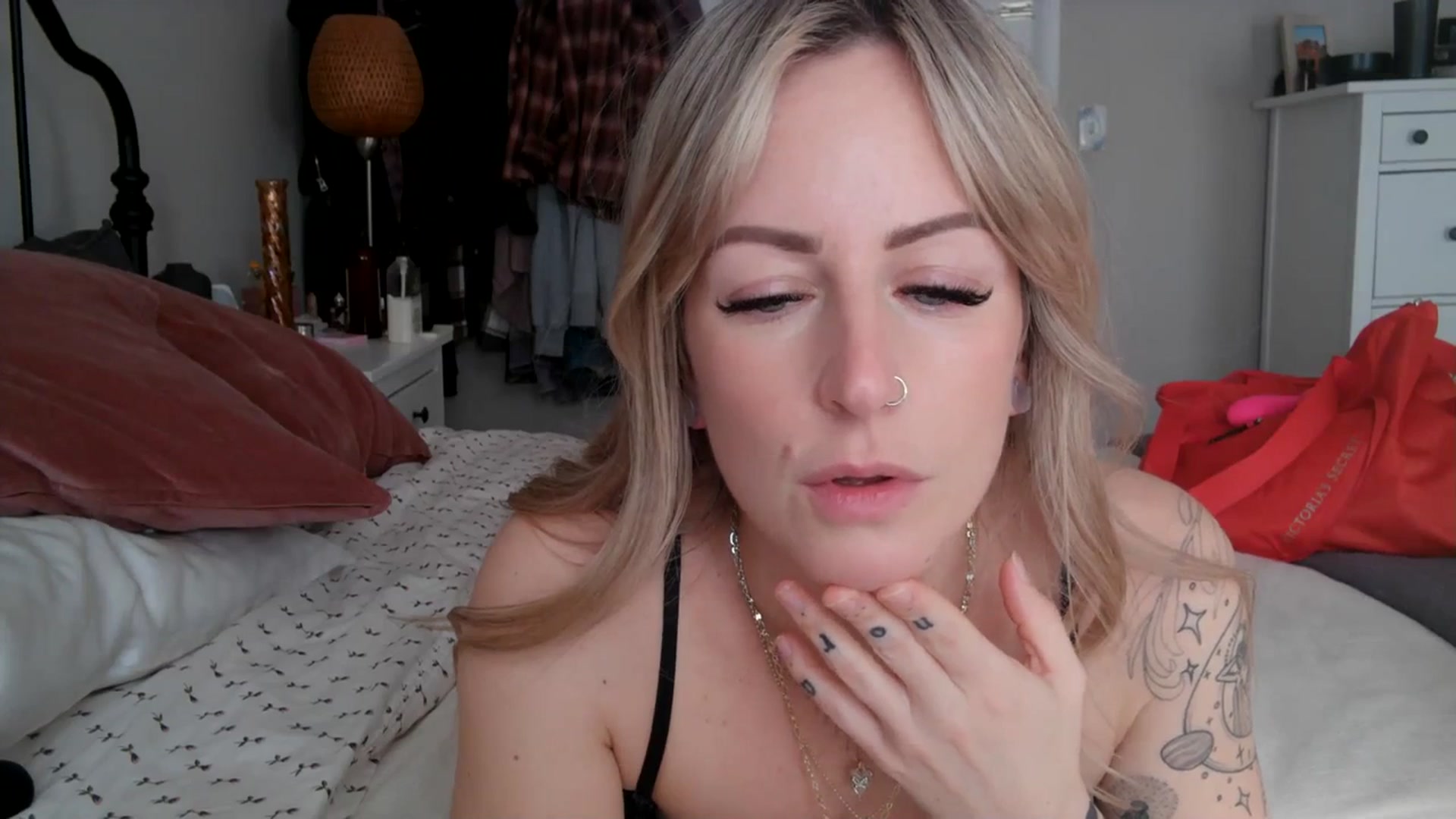 Gallery image thumbnail from Lena_bee's myfreecams stream on, 02/29/2024, 19:21 image 11 of 20