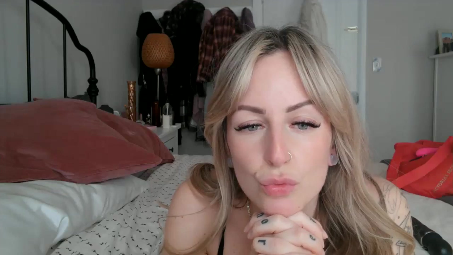 Gallery image thumbnail from Lena_bee's myfreecams stream on, 02/29/2024, 19:21 image 14 of 20