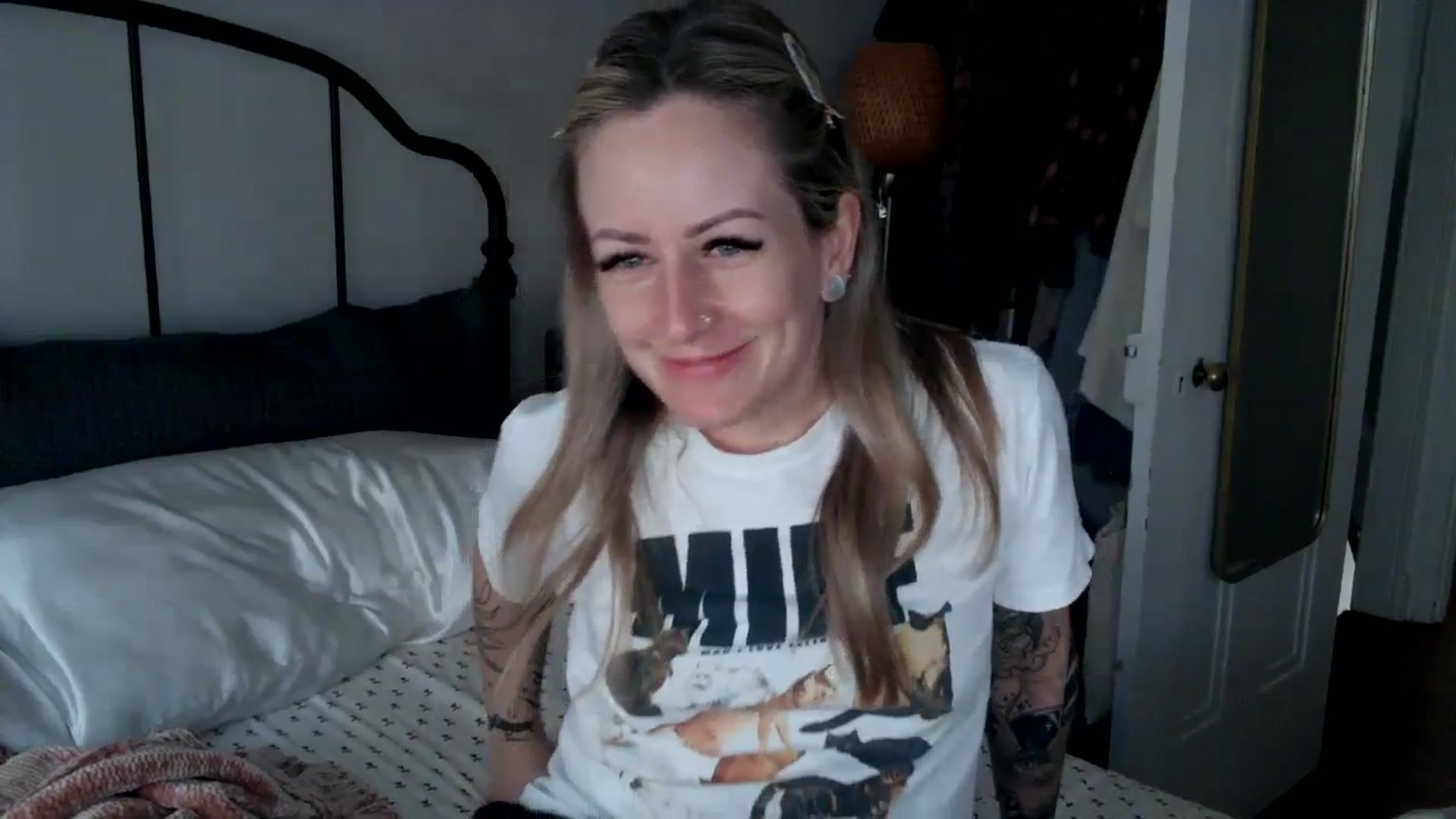 Gallery image thumbnail from Lena_bee's myfreecams stream on, 03/01/2024, 22:11 image 3 of 20