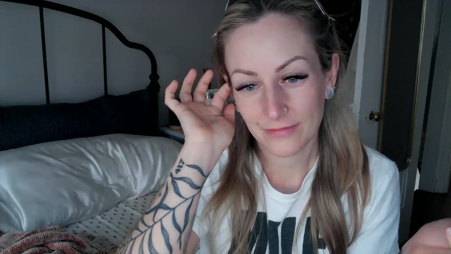 Gallery image thumbnail from Lena_bee's myfreecams stream on, 03/01/2024, 22:11 image 4 of 20