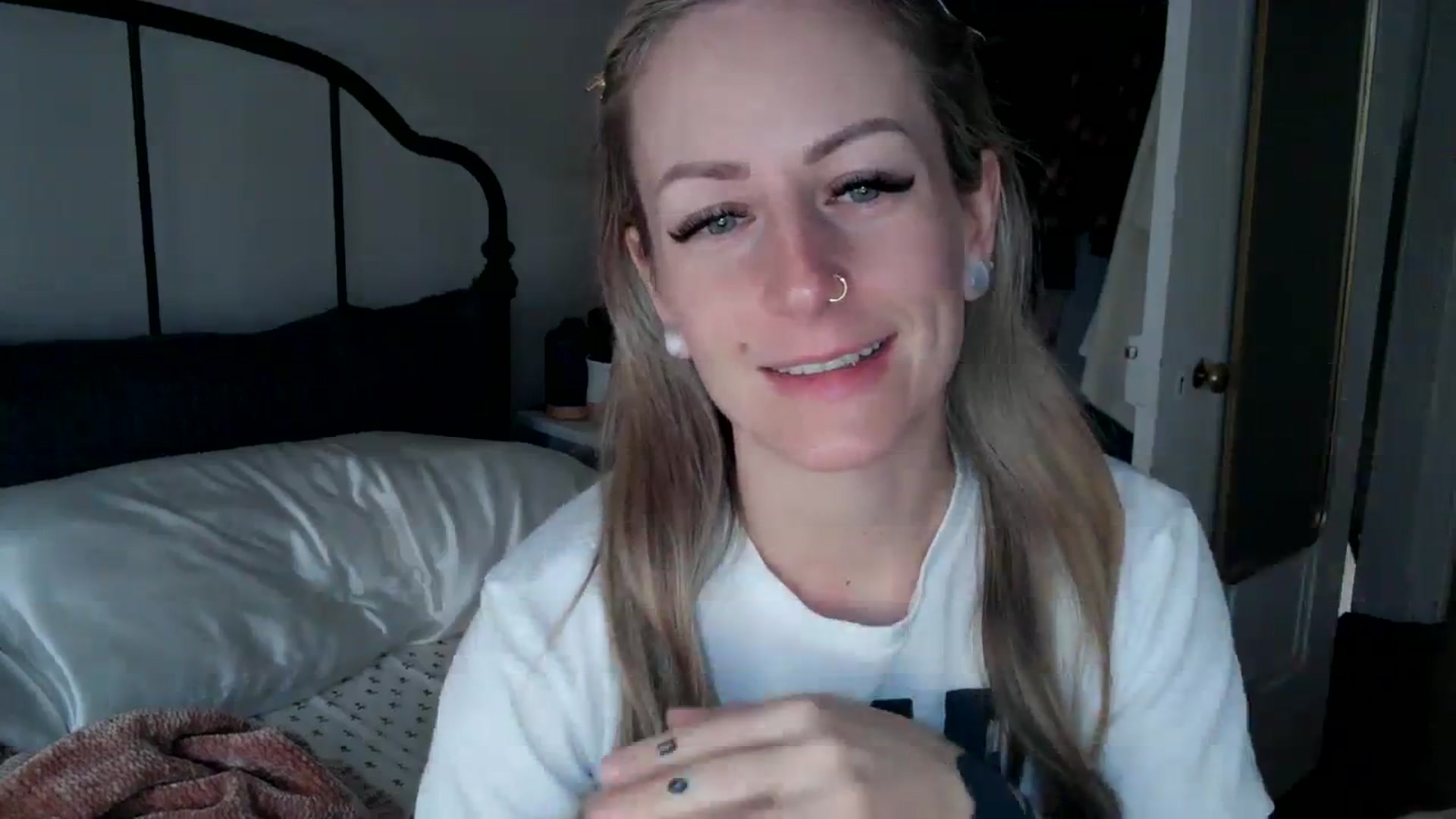 Gallery image thumbnail from Lena_bee's myfreecams stream on, 03/01/2024, 22:11 image 6 of 20