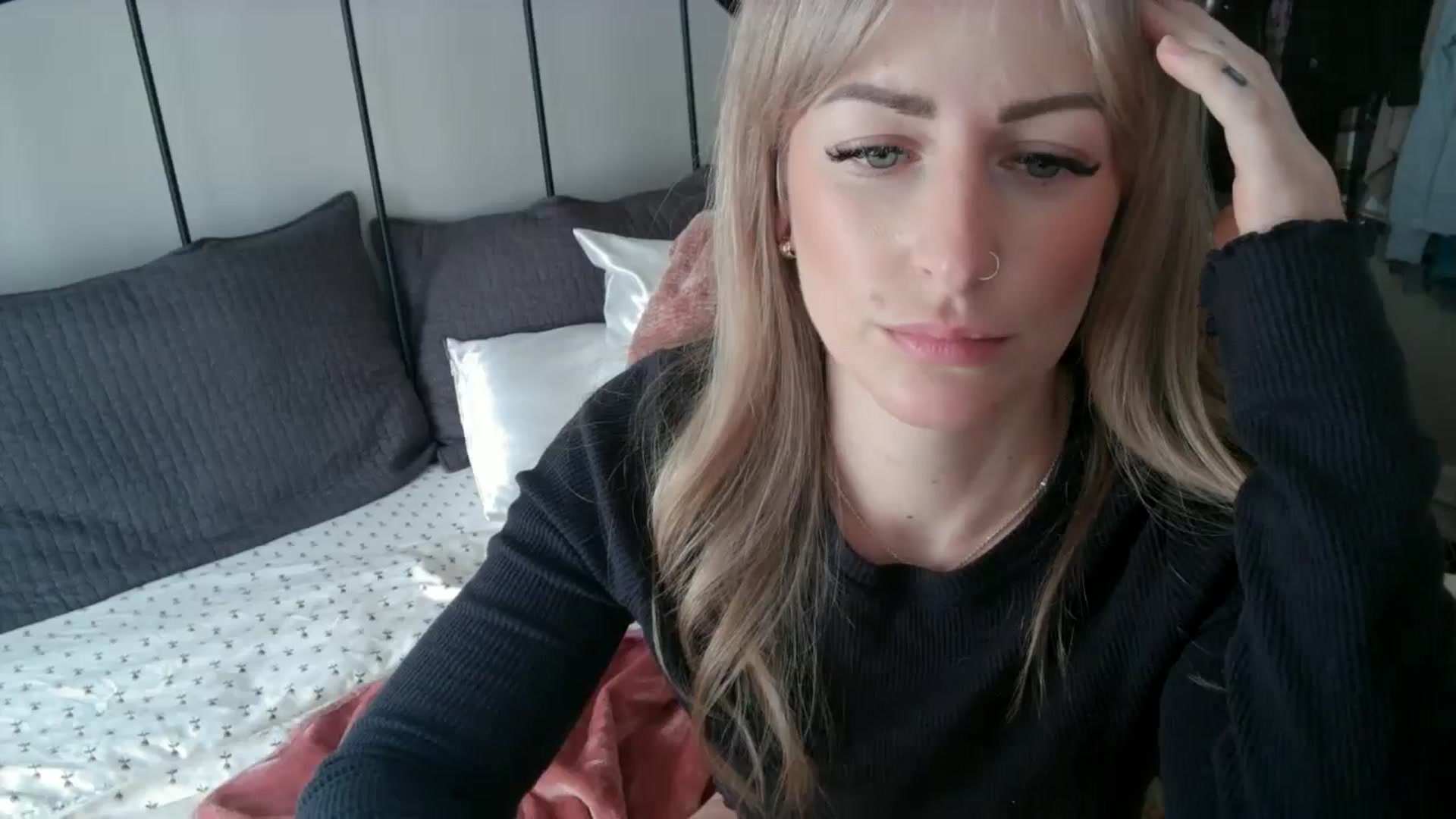 Gallery image thumbnail from Lena_bee's myfreecams stream on, 03/07/2024, 17:27 image 7 of 20