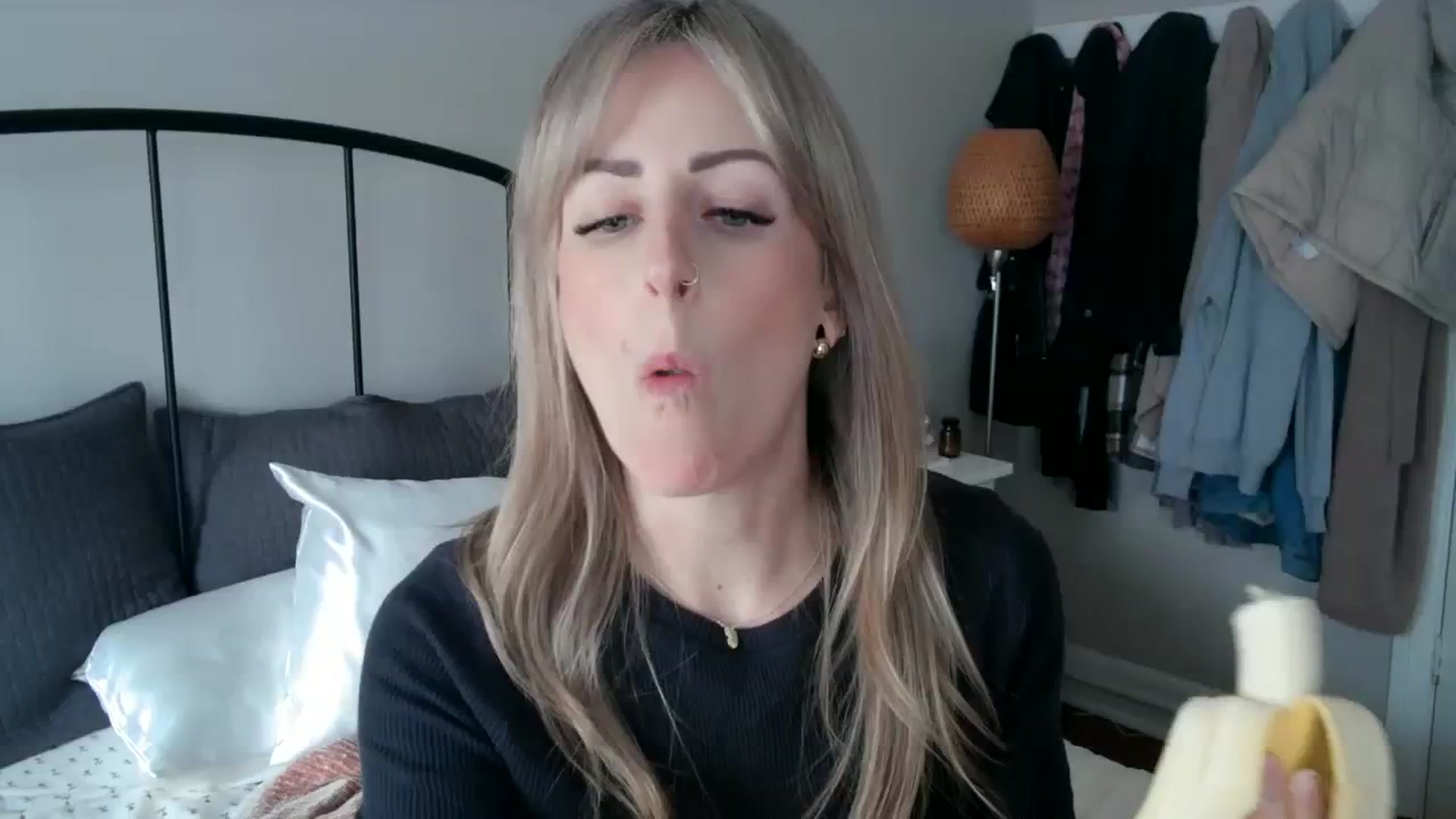 Gallery image thumbnail from Lena_bee's myfreecams stream on, 03/07/2024, 18:09 image 1 of 20