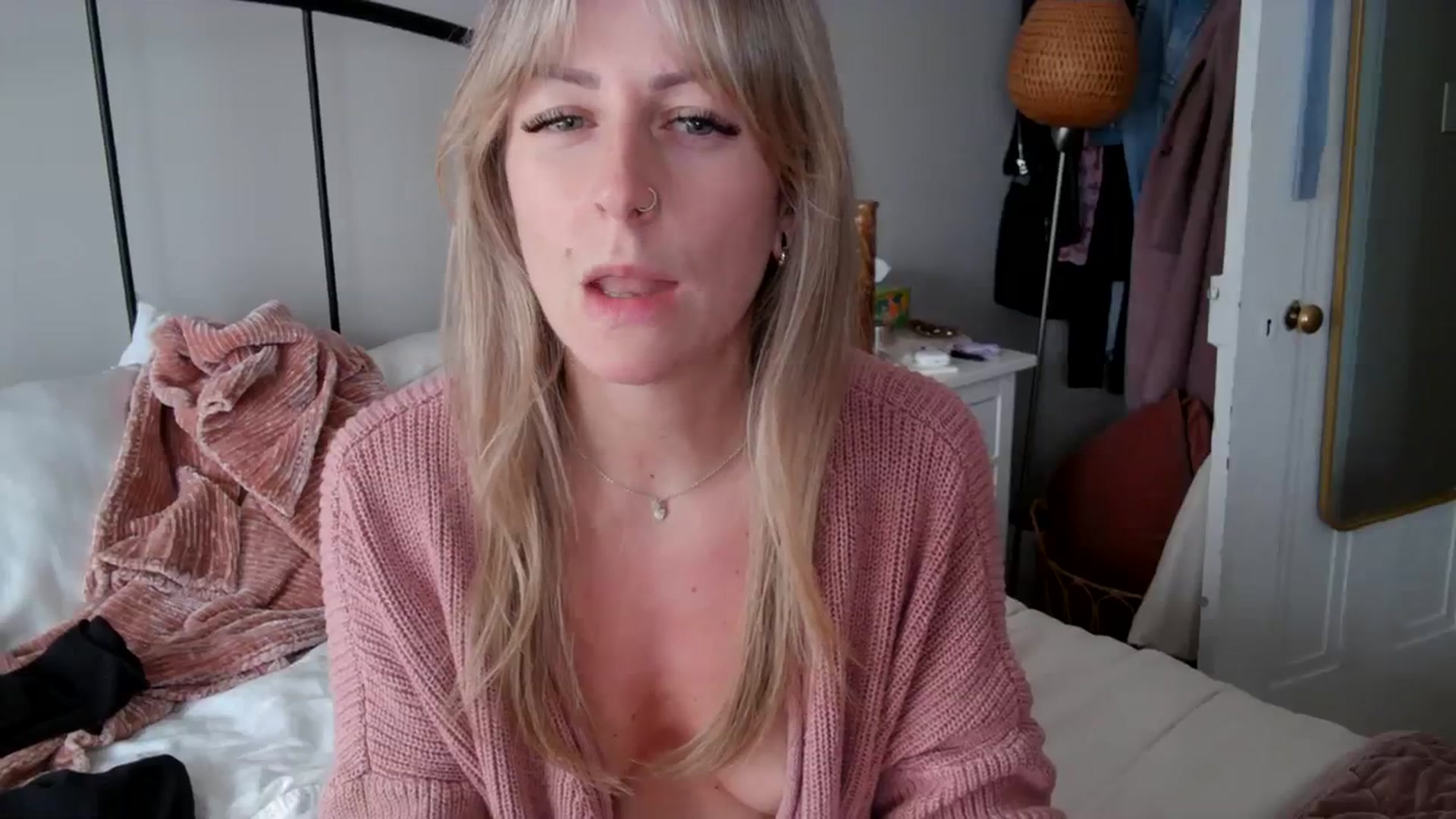 Gallery image thumbnail from Lena_bee's myfreecams stream on, 04/11/2024, 19:15 image 12 of 20