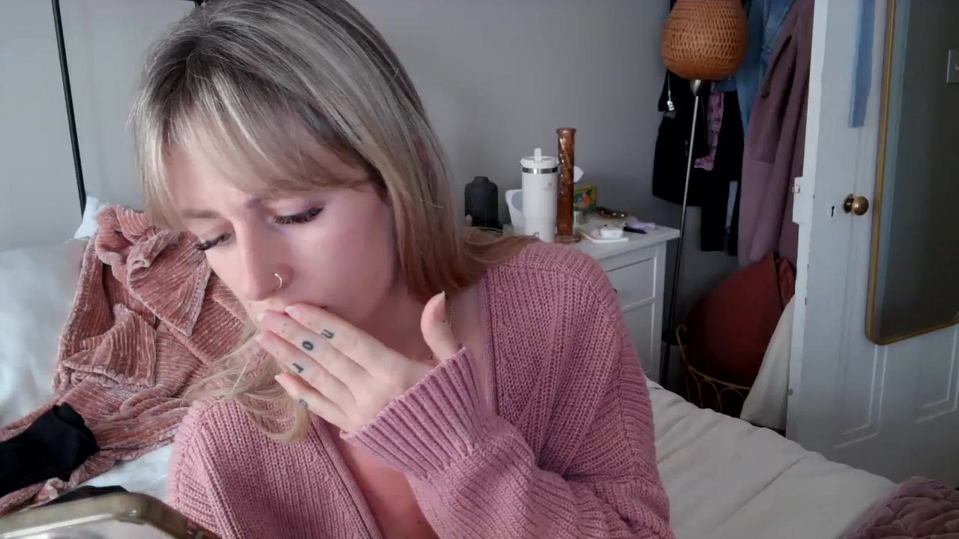 Gallery image thumbnail from Lena_bee's myfreecams stream on, 04/11/2024, 19:15 image 15 of 20