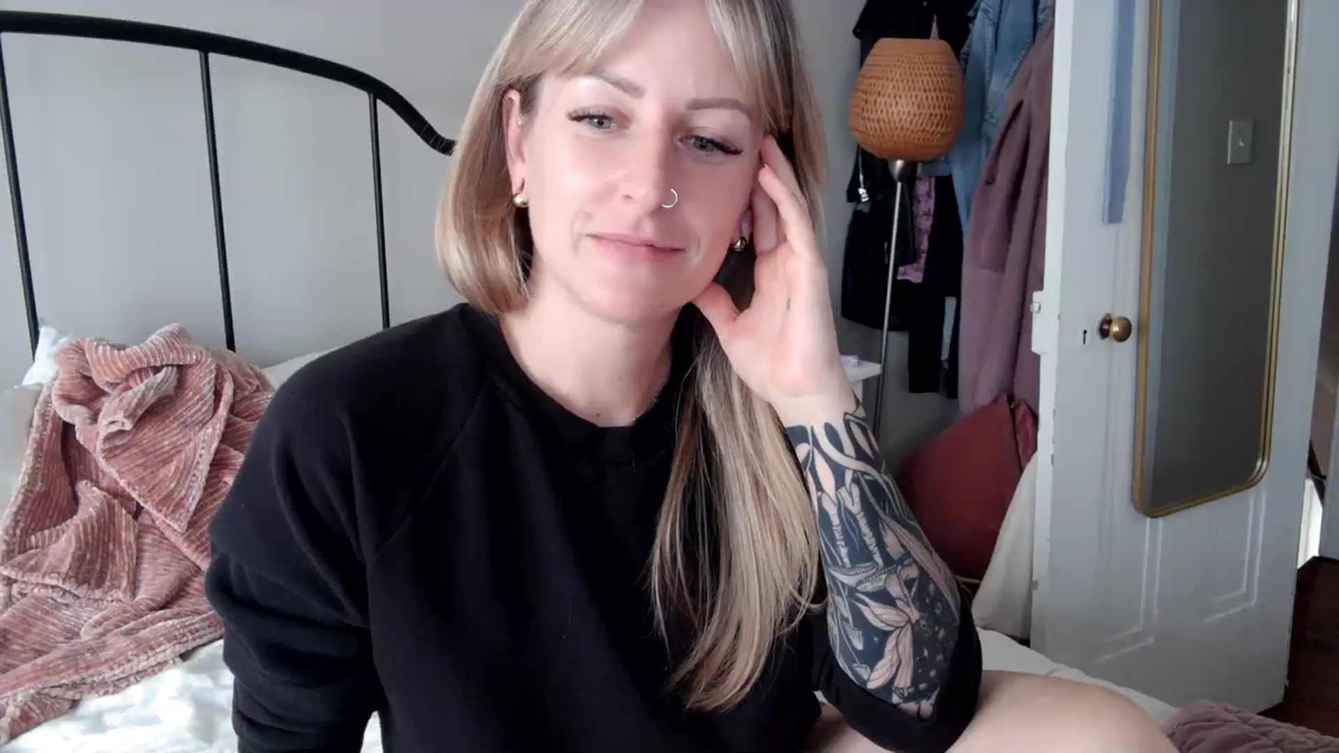 Gallery image thumbnail from Lena_bee's myfreecams stream on, 04/11/2024, 19:15 image 3 of 20