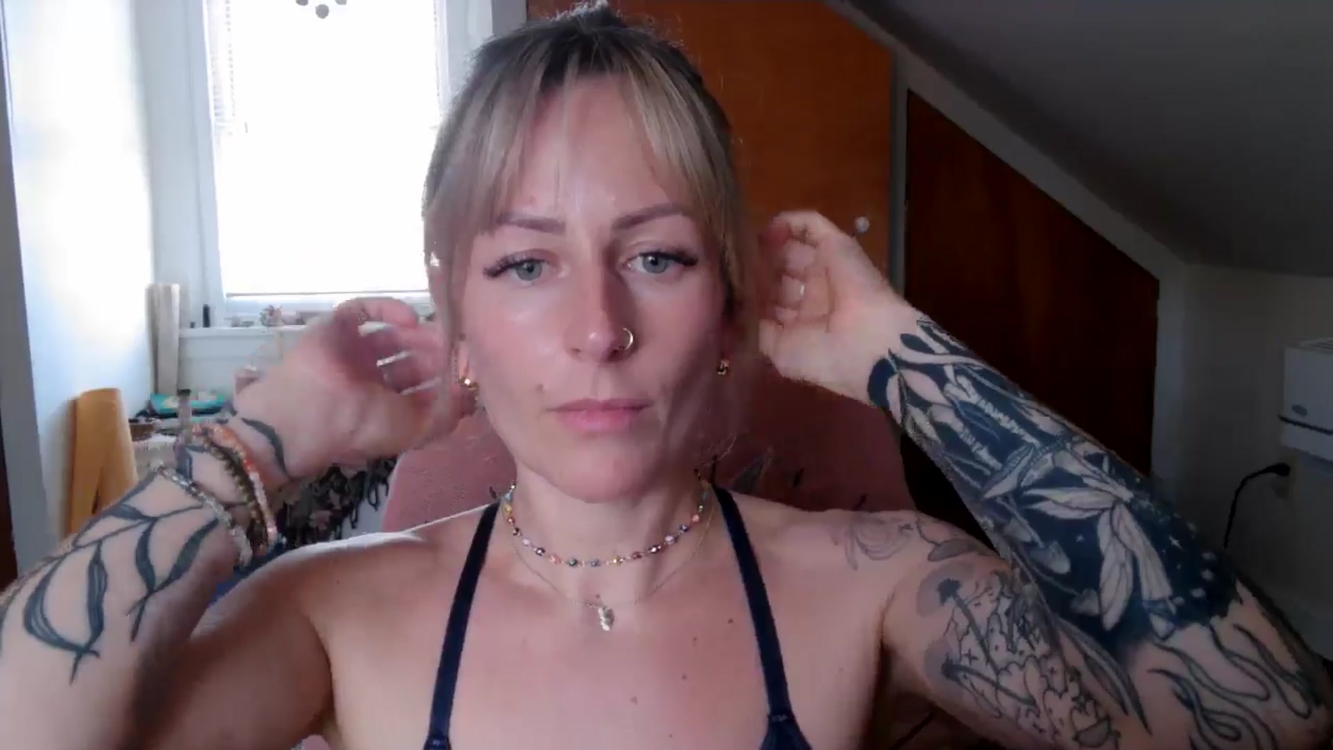 Gallery image thumbnail from Lena_bee's myfreecams stream on, 04/15/2024, 17:46 image 12 of 20