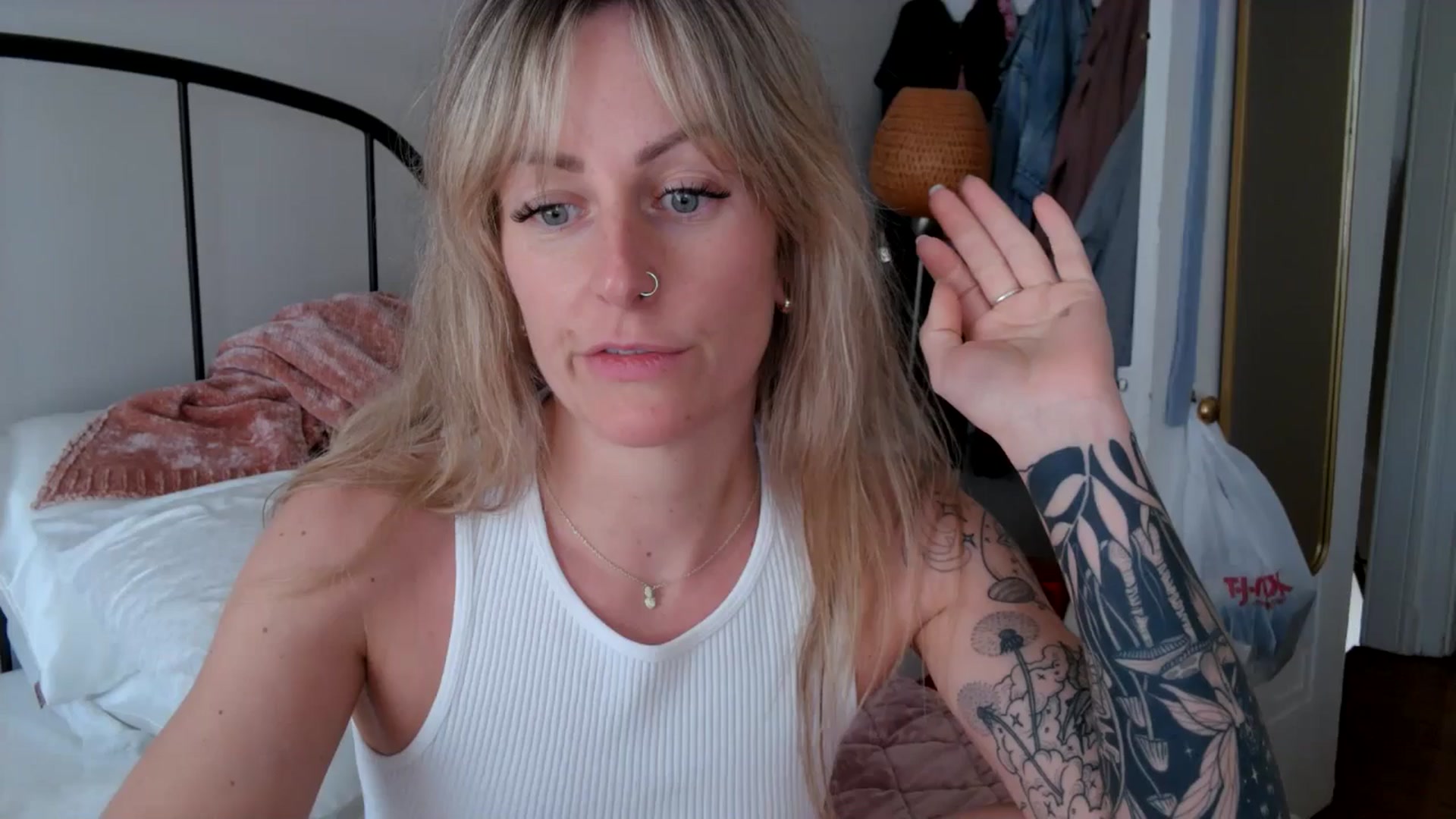 Gallery image thumbnail from Lena_bee's myfreecams stream on, 04/16/2024, 19:40 image 15 of 20