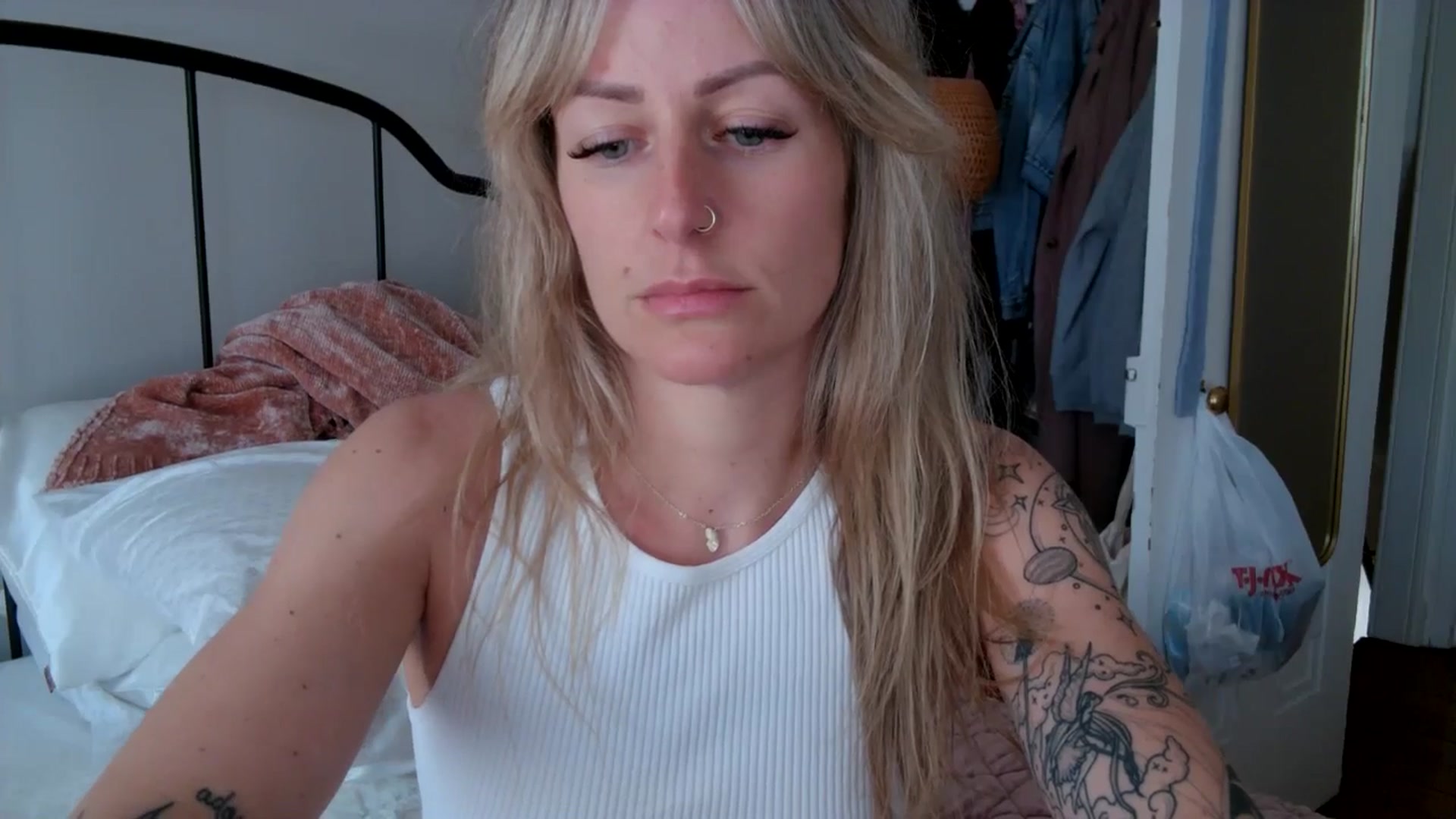 Gallery image thumbnail from Lena_bee's myfreecams stream on, 04/16/2024, 19:40 image 17 of 20