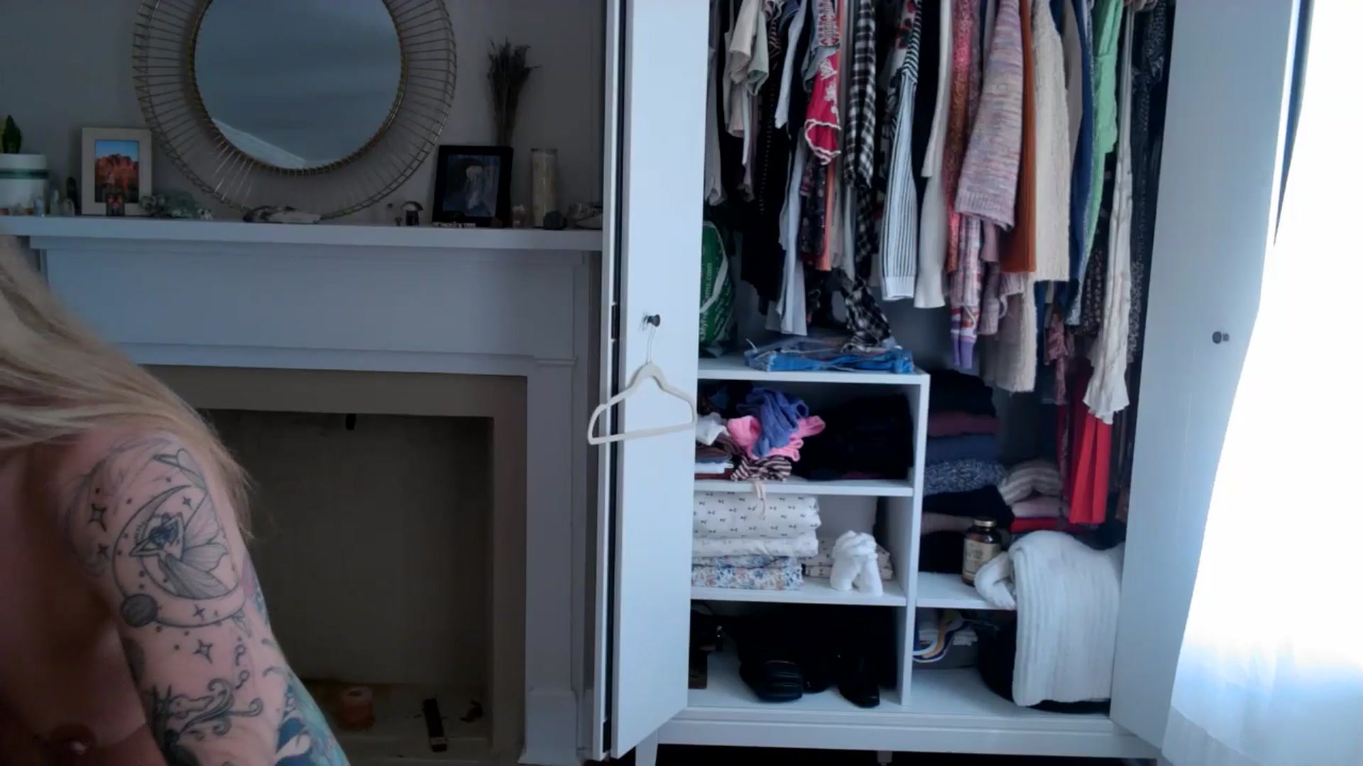 Gallery image thumbnail from Lena_bee's myfreecams stream on, 04/16/2024, 19:40 image 3 of 20