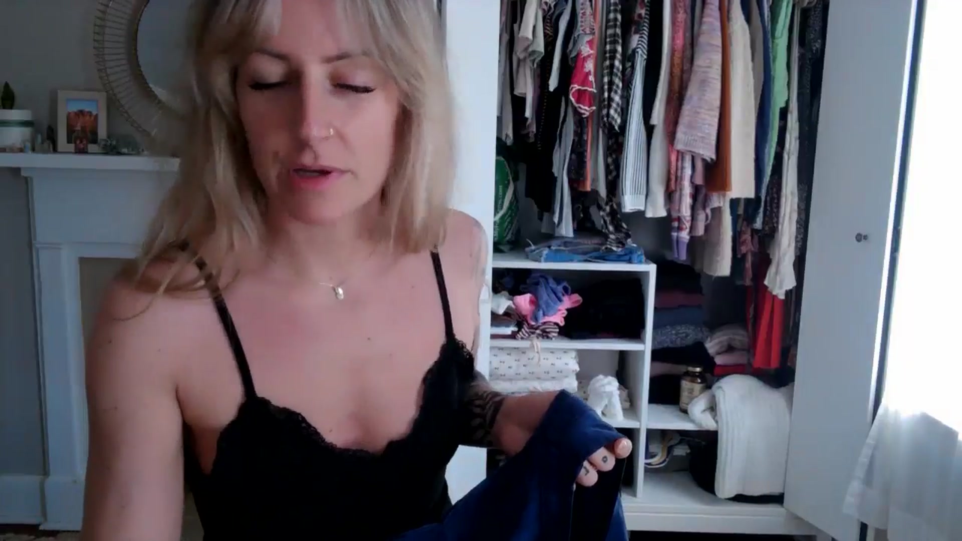 Gallery image thumbnail from Lena_bee's myfreecams stream on, 04/16/2024, 19:40 image 5 of 20