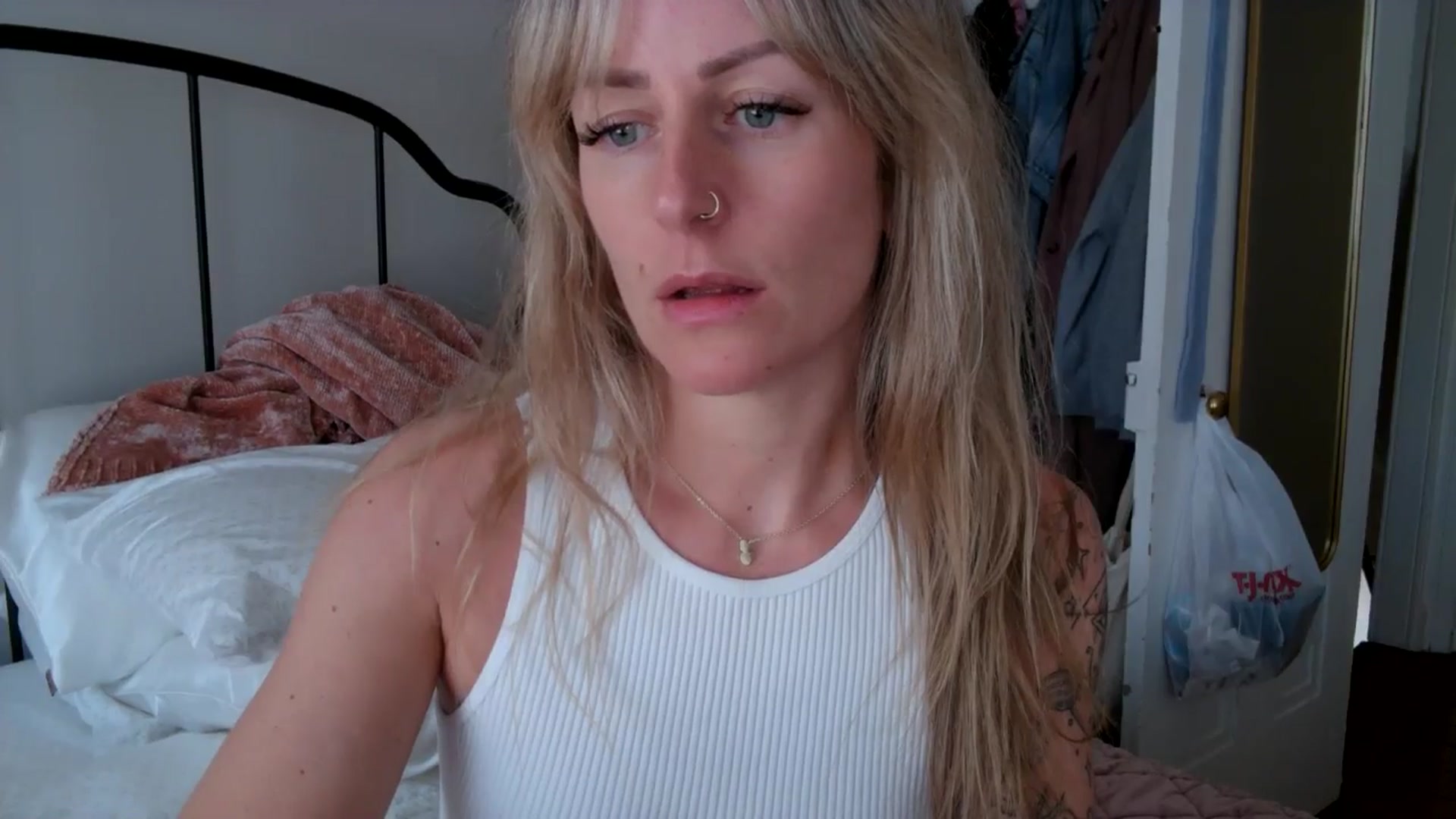 Gallery image thumbnail from Lena_bee's myfreecams stream on, 04/16/2024, 19:40 image 16 of 20