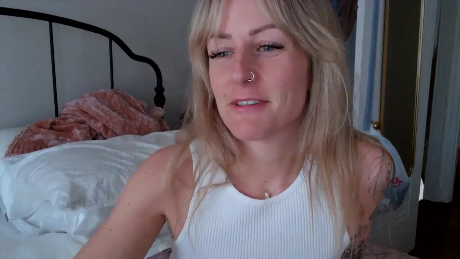 Gallery image thumbnail from Lena_bee's myfreecams stream on, 04/16/2024, 19:40 image 20 of 20