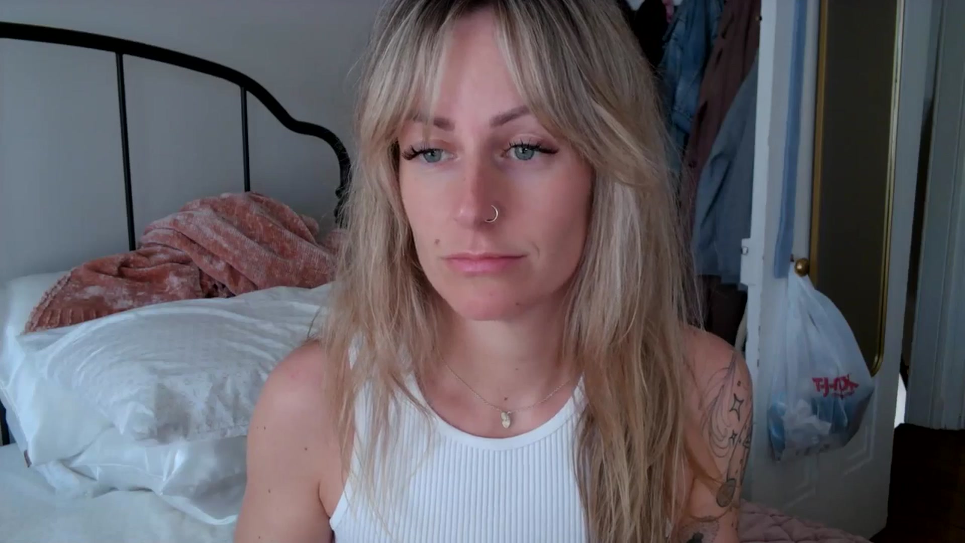 Gallery image thumbnail from Lena_bee's myfreecams stream on, 04/16/2024, 19:40 image 19 of 20