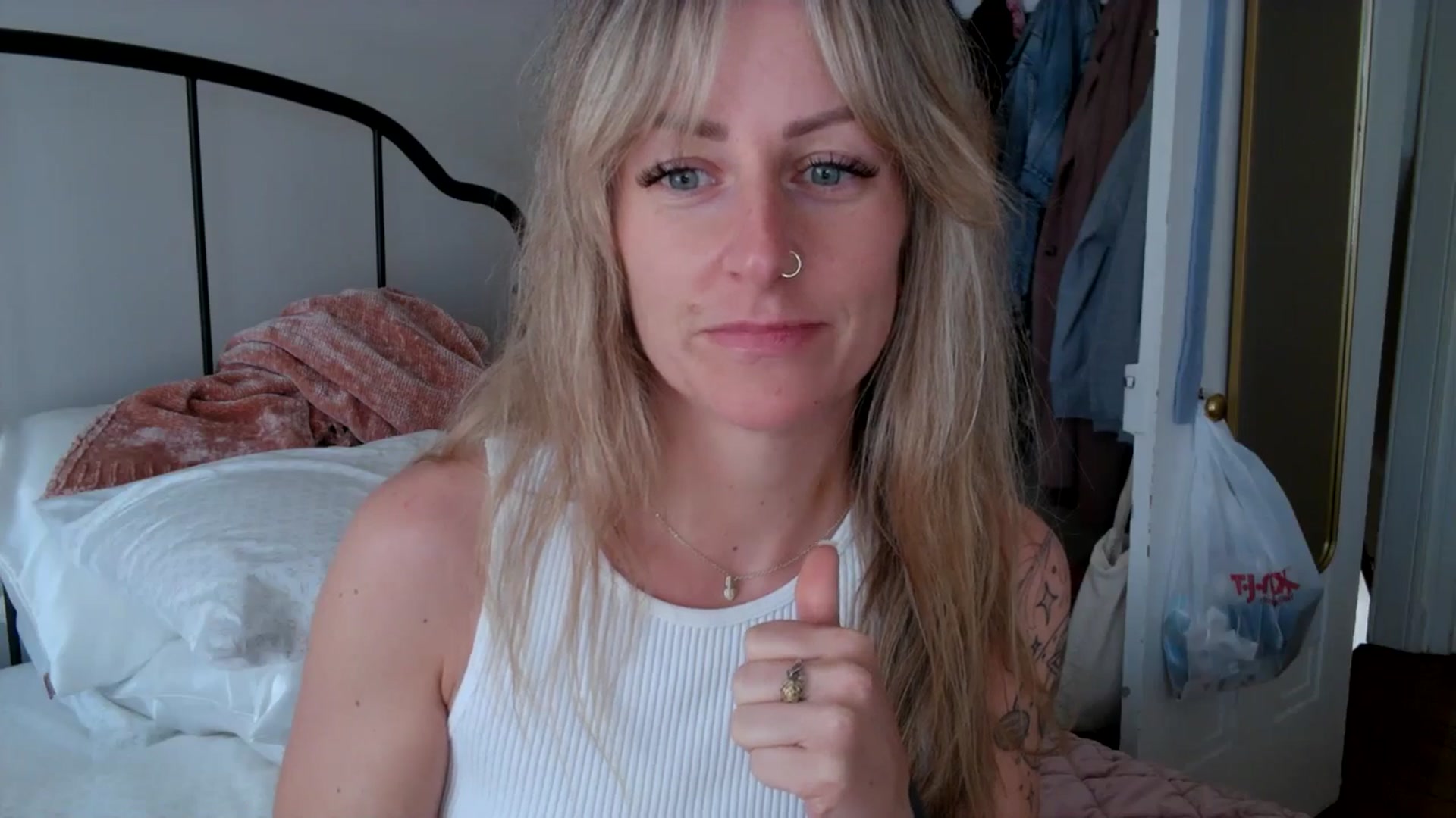 Gallery image thumbnail from Lena_bee's myfreecams stream on, 04/16/2024, 19:40 image 18 of 20