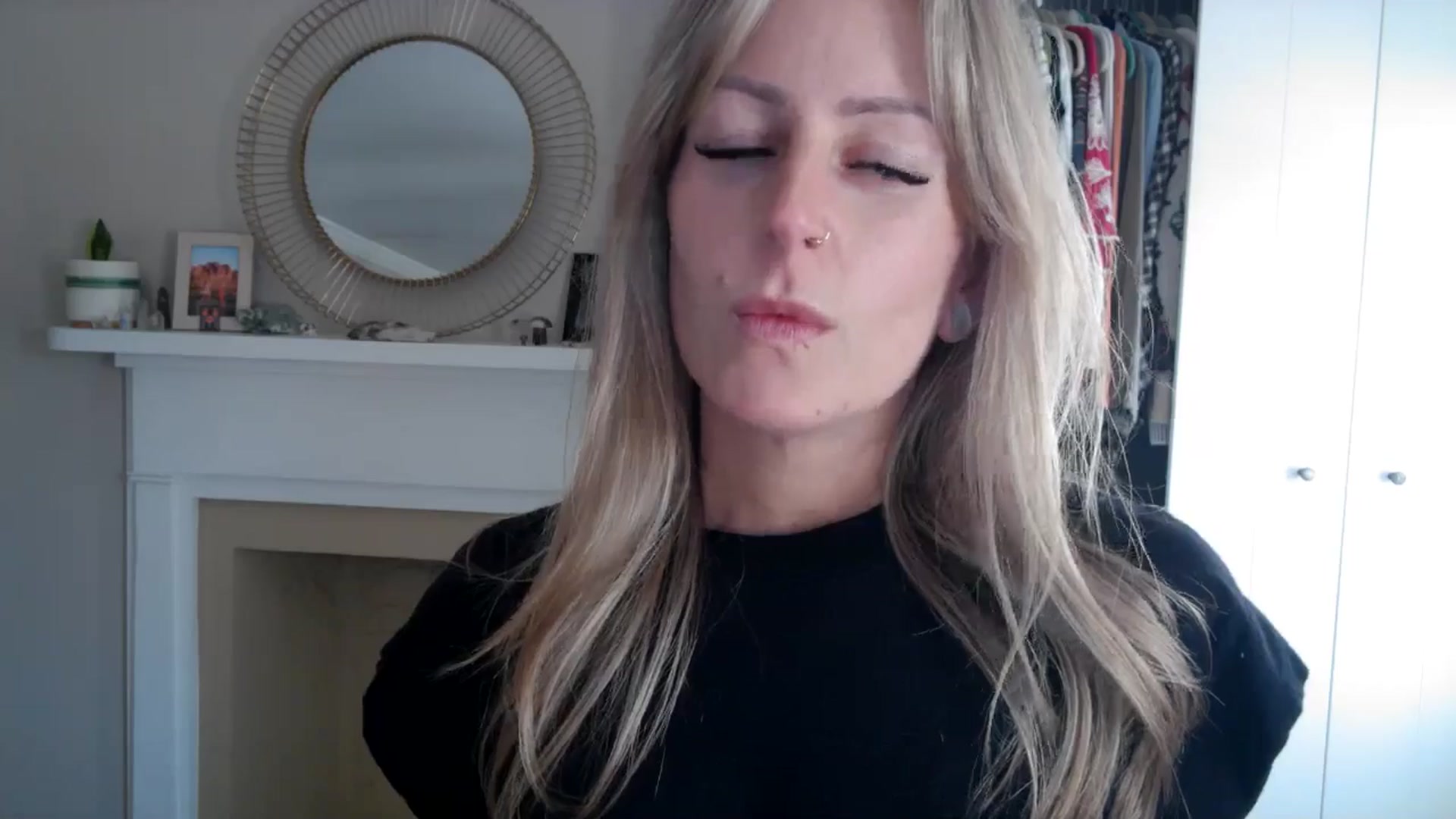 Gallery image thumbnail from Lena_bee's myfreecams stream on, 04/28/2024, 16:12 image 6 of 20