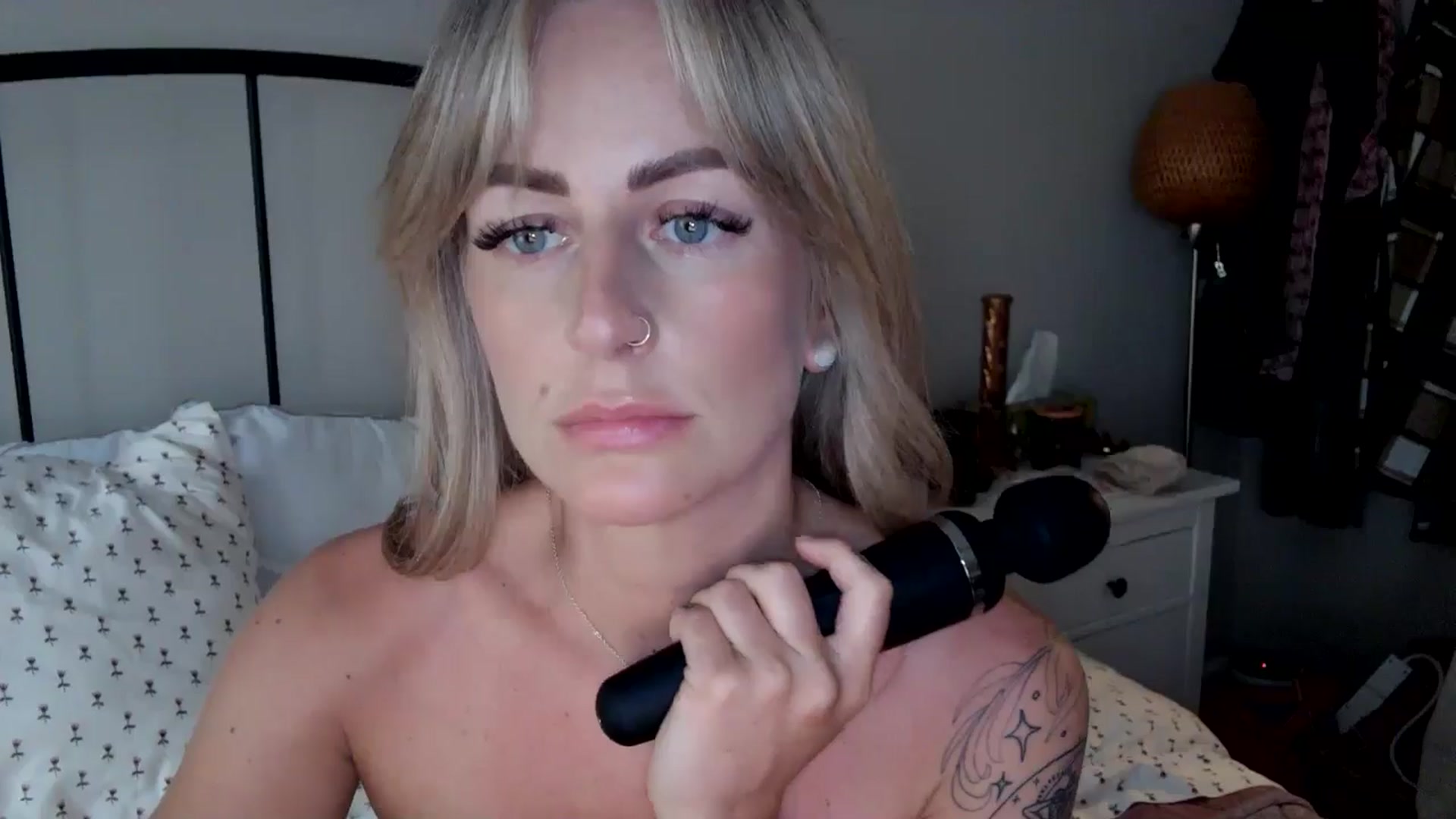 Gallery image thumbnail from Lena_bee's myfreecams stream on, 05/06/2024, 19:48 image 8 of 20