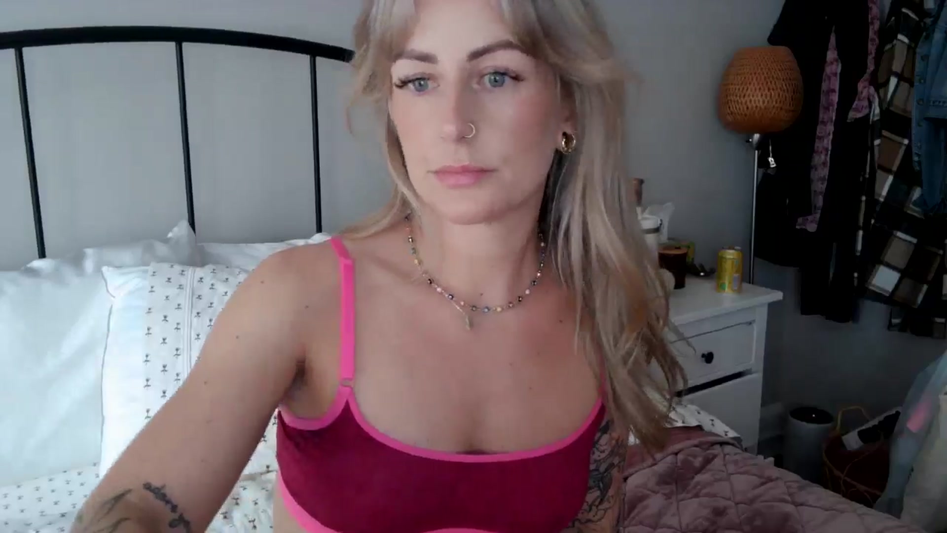 Gallery image thumbnail from Lena_bee's myfreecams stream on, 05/08/2024, 16:56 image 18 of 20