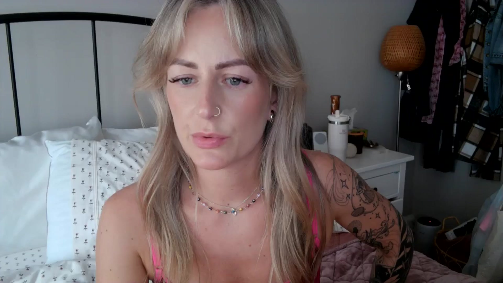 Gallery image thumbnail from Lena_bee's myfreecams stream on, 05/08/2024, 17:47 image 10 of 20