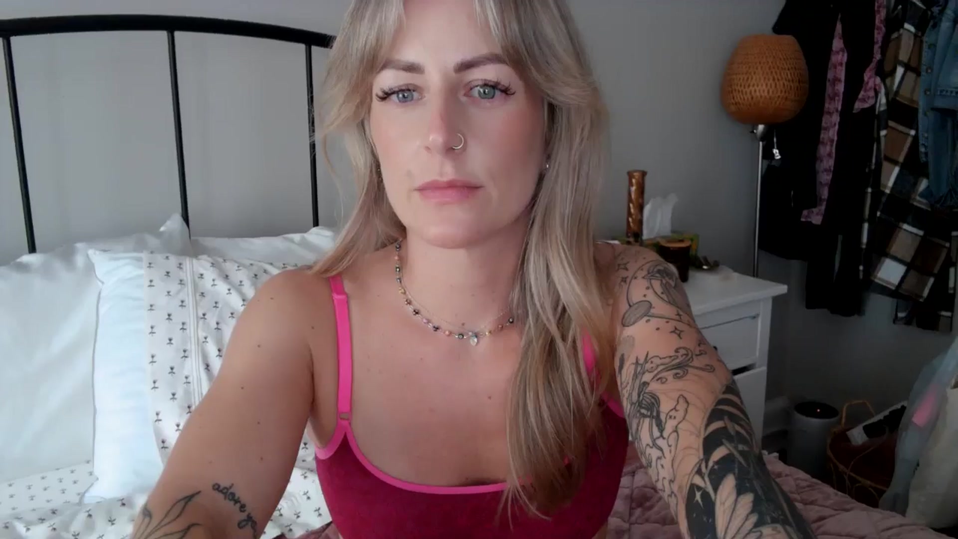 Gallery image thumbnail from Lena_bee's myfreecams stream on, 05/08/2024, 17:47 image 15 of 20