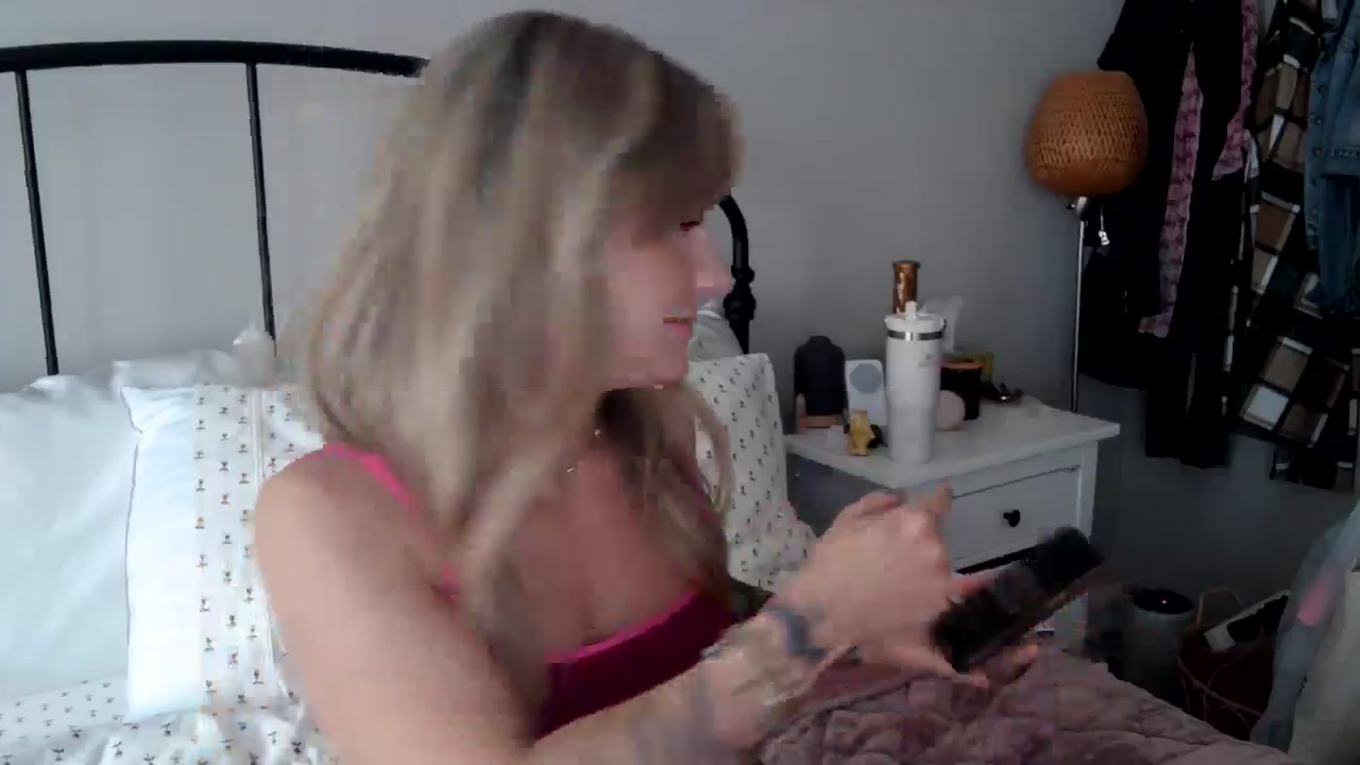 Gallery image thumbnail from Lena_bee's myfreecams stream on, 05/08/2024, 17:47 image 11 of 20