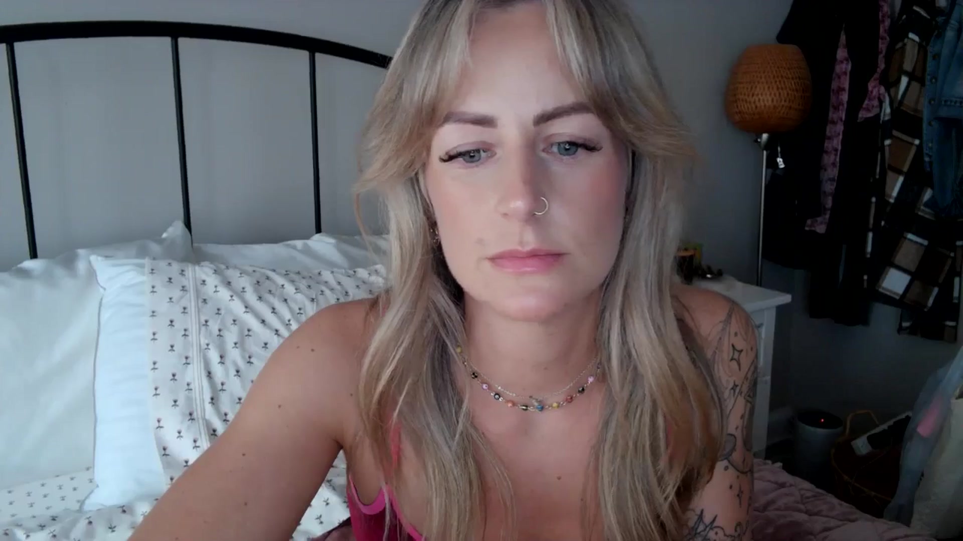 Gallery image thumbnail from Lena_bee's myfreecams stream on, 05/08/2024, 17:47 image 12 of 20