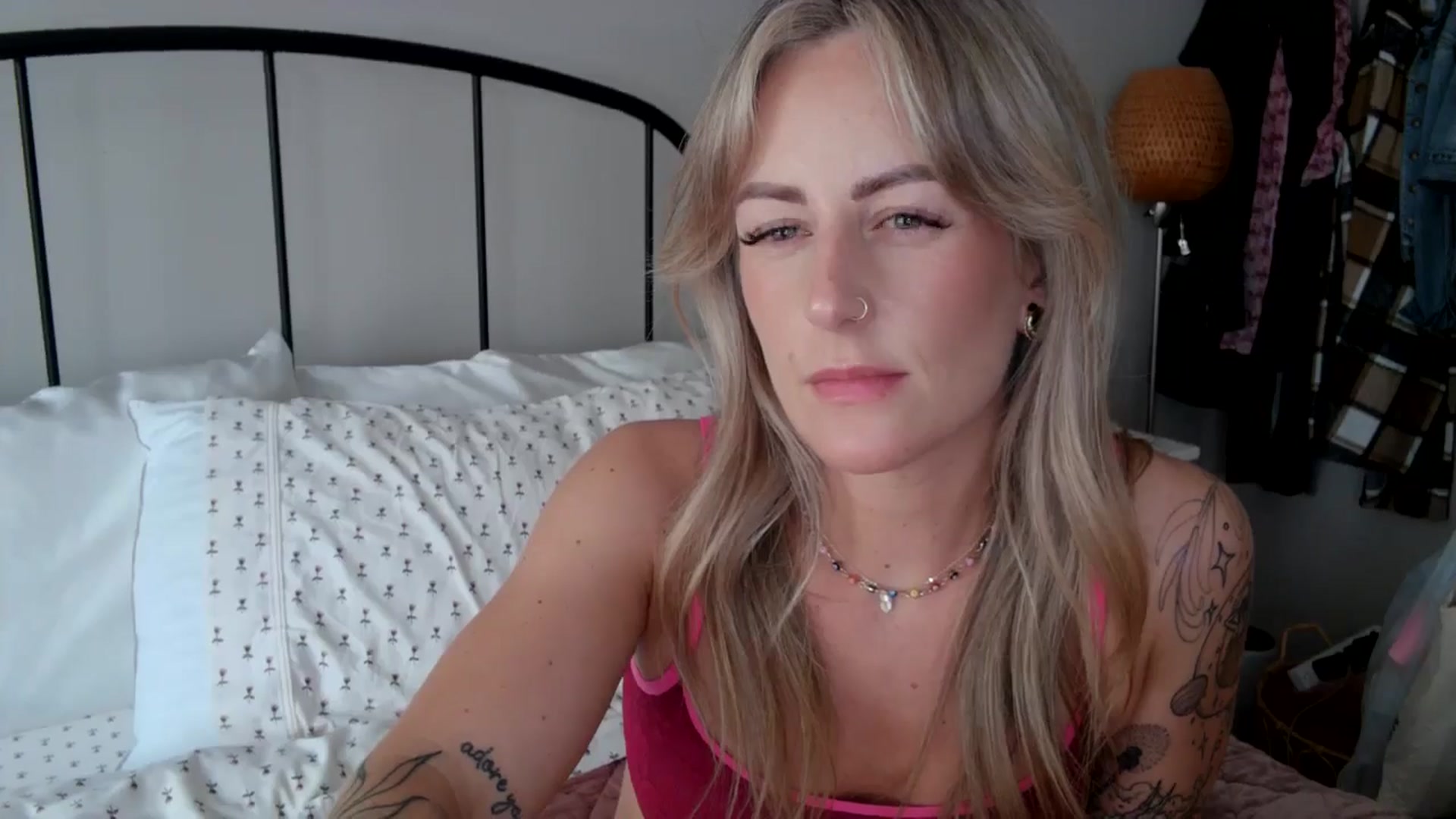Gallery image thumbnail from Lena_bee's myfreecams stream on, 05/08/2024, 17:47 image 6 of 20