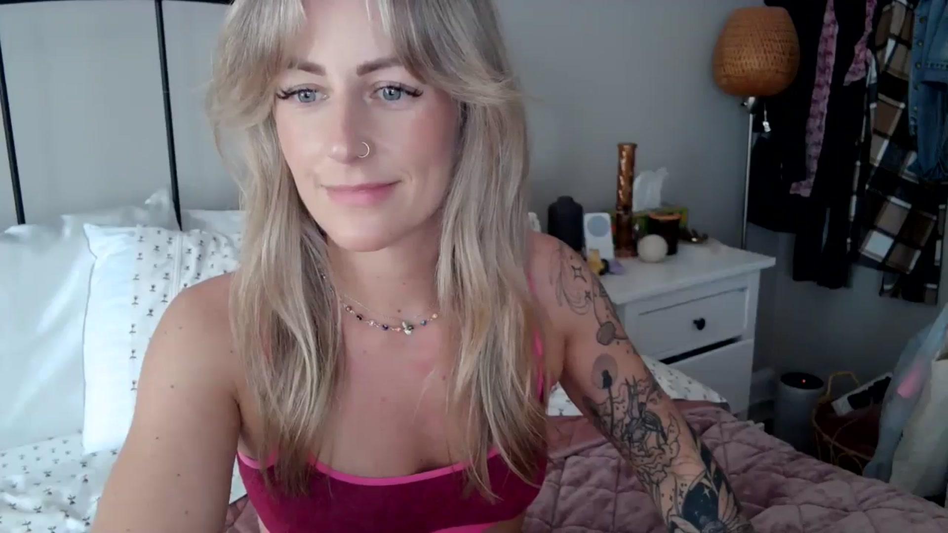Gallery image thumbnail from Lena_bee's myfreecams stream on, 05/08/2024, 18:12 image 7 of 20