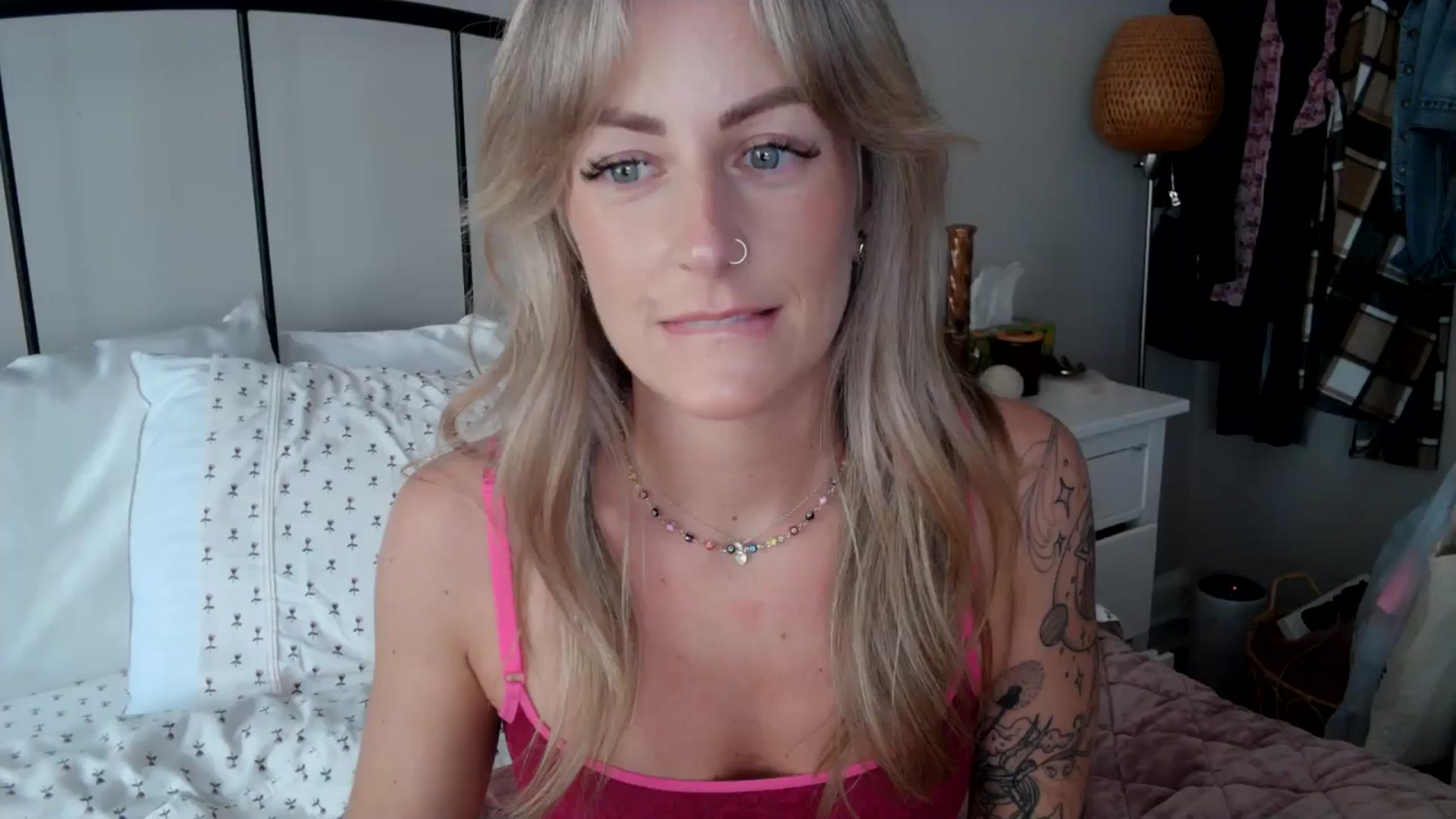 Gallery image thumbnail from Lena_bee's myfreecams stream on, 05/08/2024, 18:12 image 1 of 20