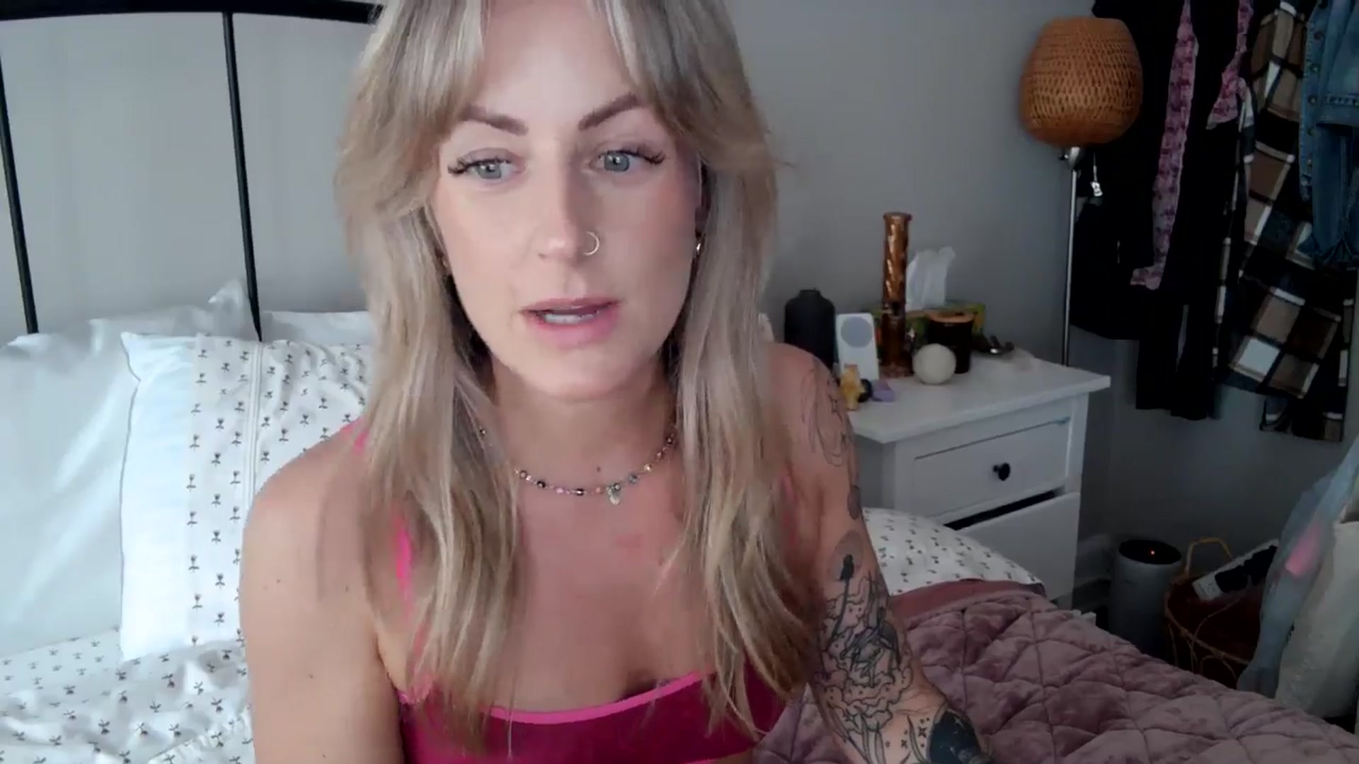 Gallery image thumbnail from Lena_bee's myfreecams stream on, 05/08/2024, 18:12 image 8 of 20