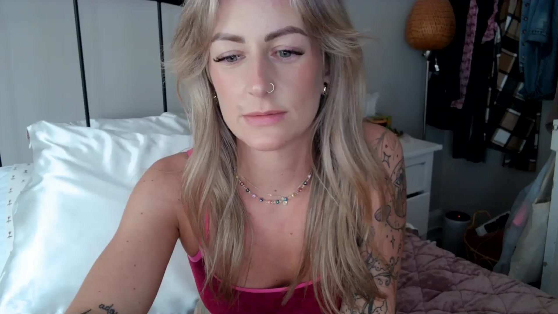 Gallery image thumbnail from Lena_bee's myfreecams stream on, 05/08/2024, 18:12 image 15 of 20