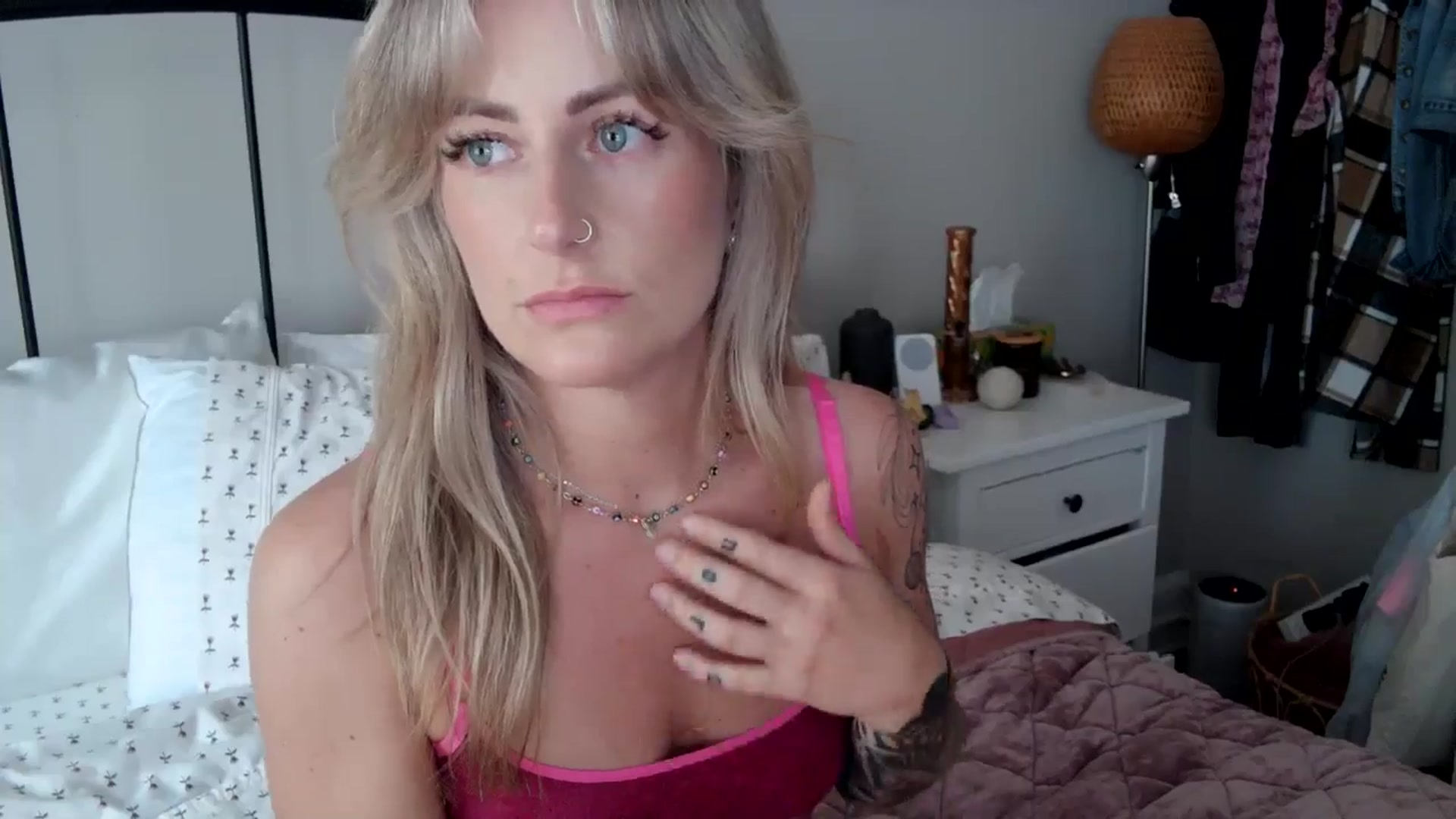 Gallery image thumbnail from Lena_bee's myfreecams stream on, 05/08/2024, 18:12 image 6 of 20