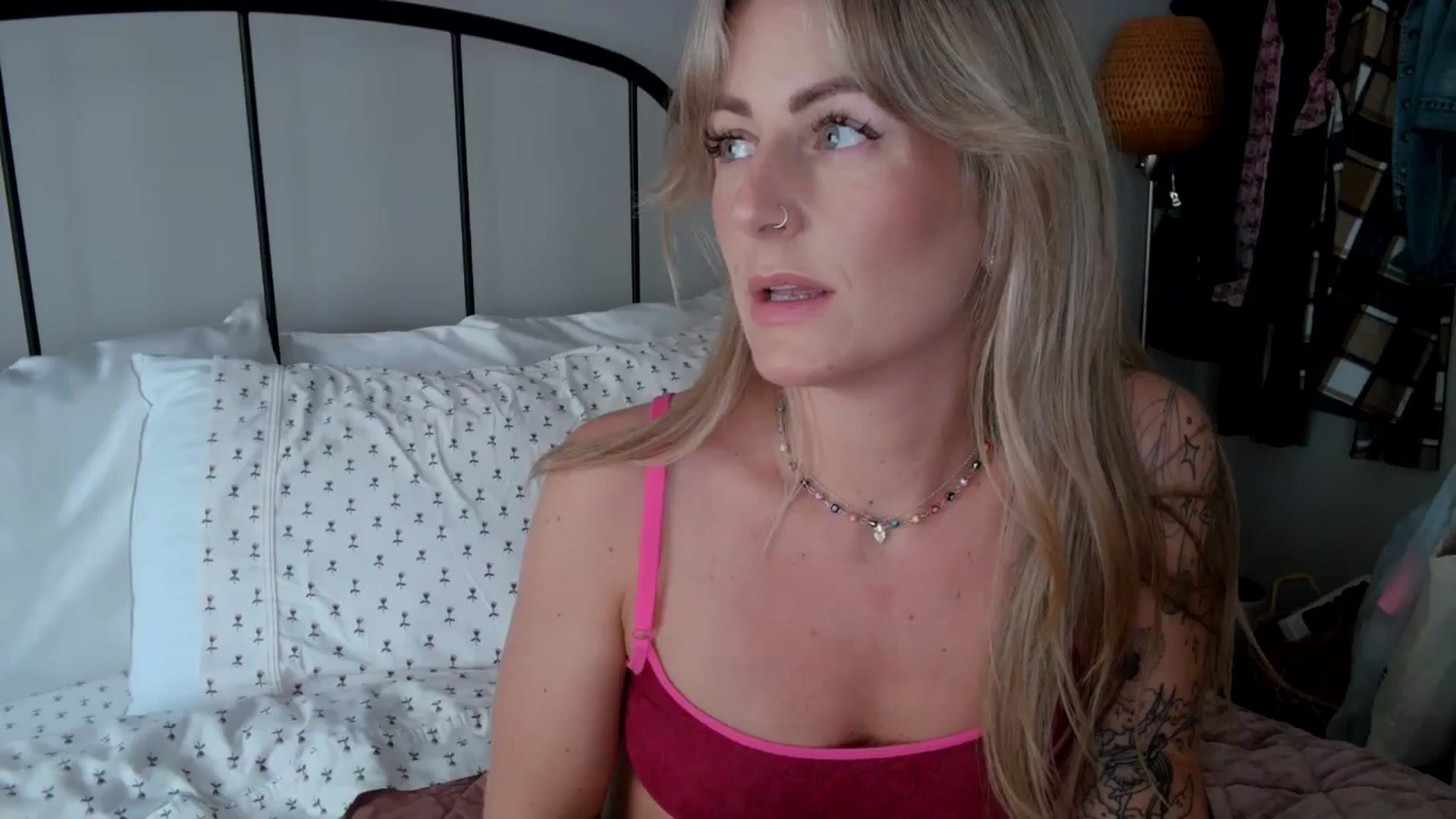 Gallery image thumbnail from Lena_bee's myfreecams stream on, 05/08/2024, 18:12 image 3 of 20
