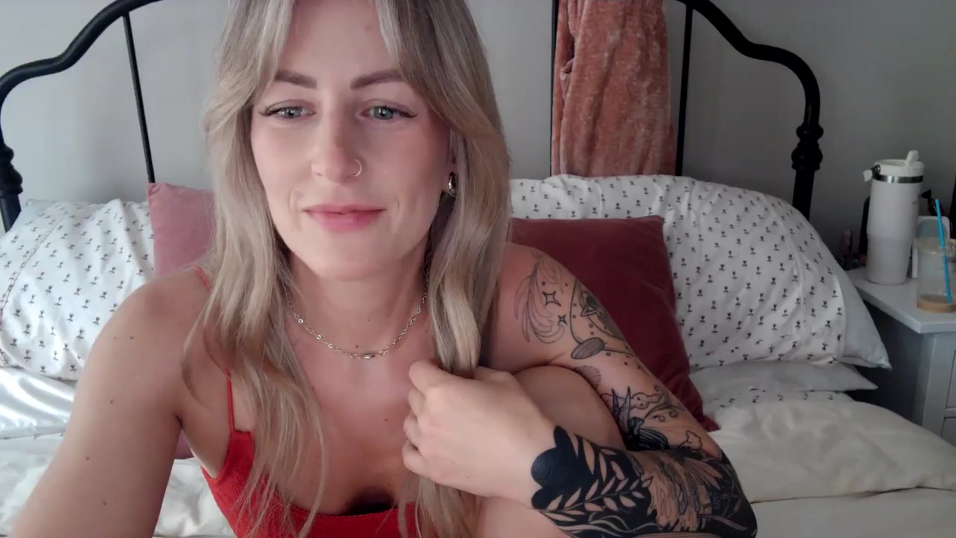 Gallery image thumbnail from Lena_bee's myfreecams stream on, 05/14/2024, 19:57 image 4 of 20