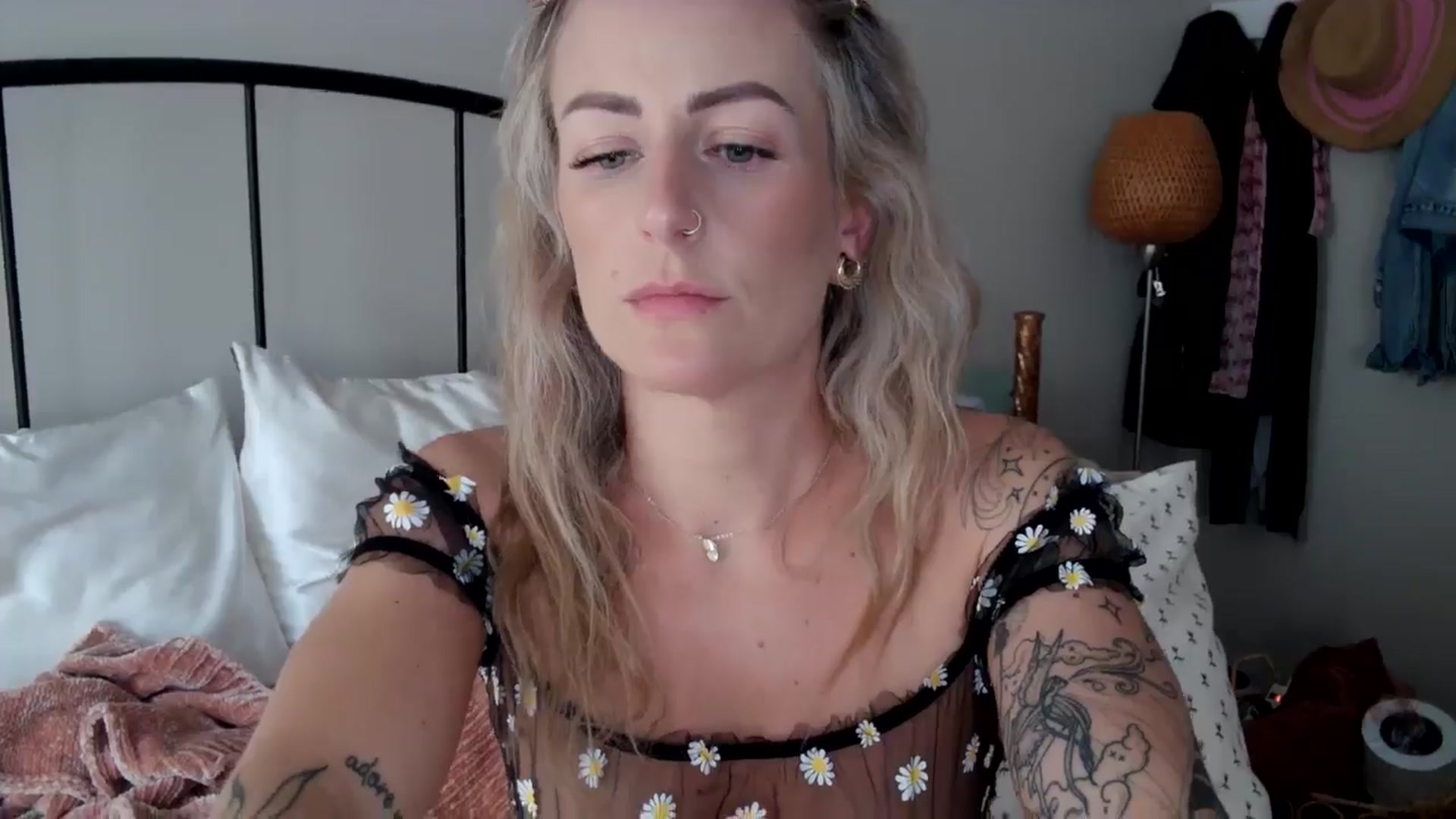Gallery image thumbnail from Lena_bee's myfreecams stream on, 05/20/2024, 17:43 image 11 of 20