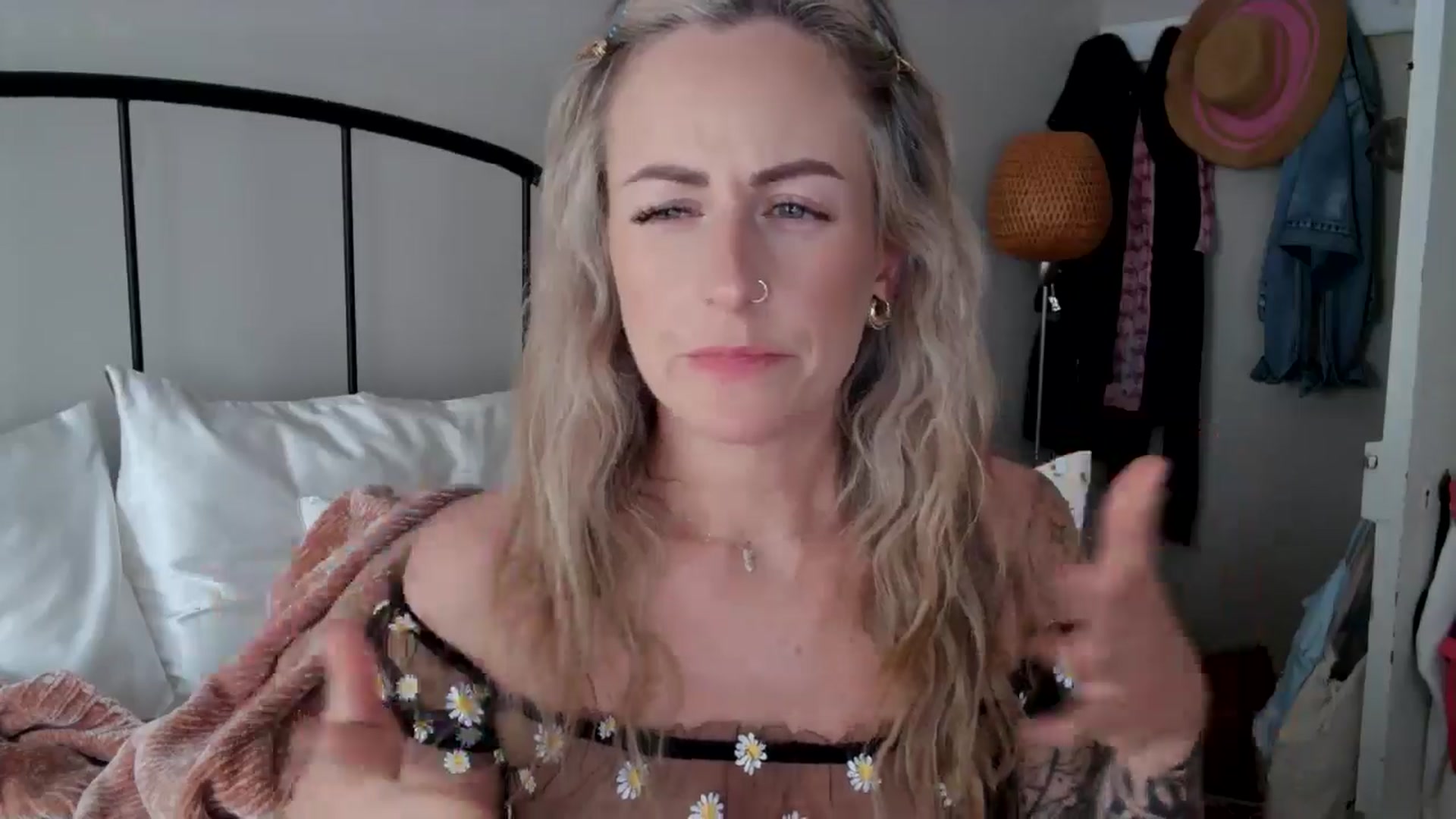 Gallery image thumbnail from Lena_bee's myfreecams stream on, 05/20/2024, 17:43 image 5 of 20