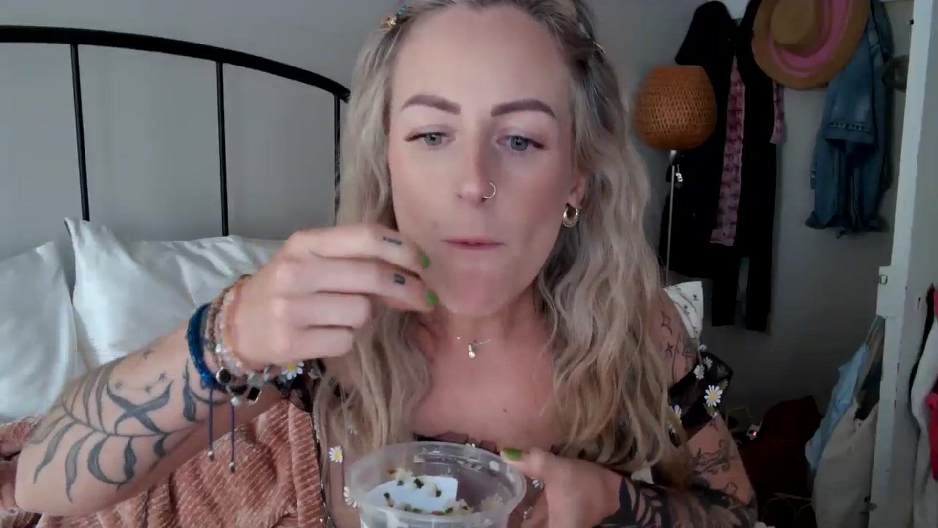 Gallery image thumbnail from Lena_bee's myfreecams stream on, 05/20/2024, 17:43 image 2 of 20