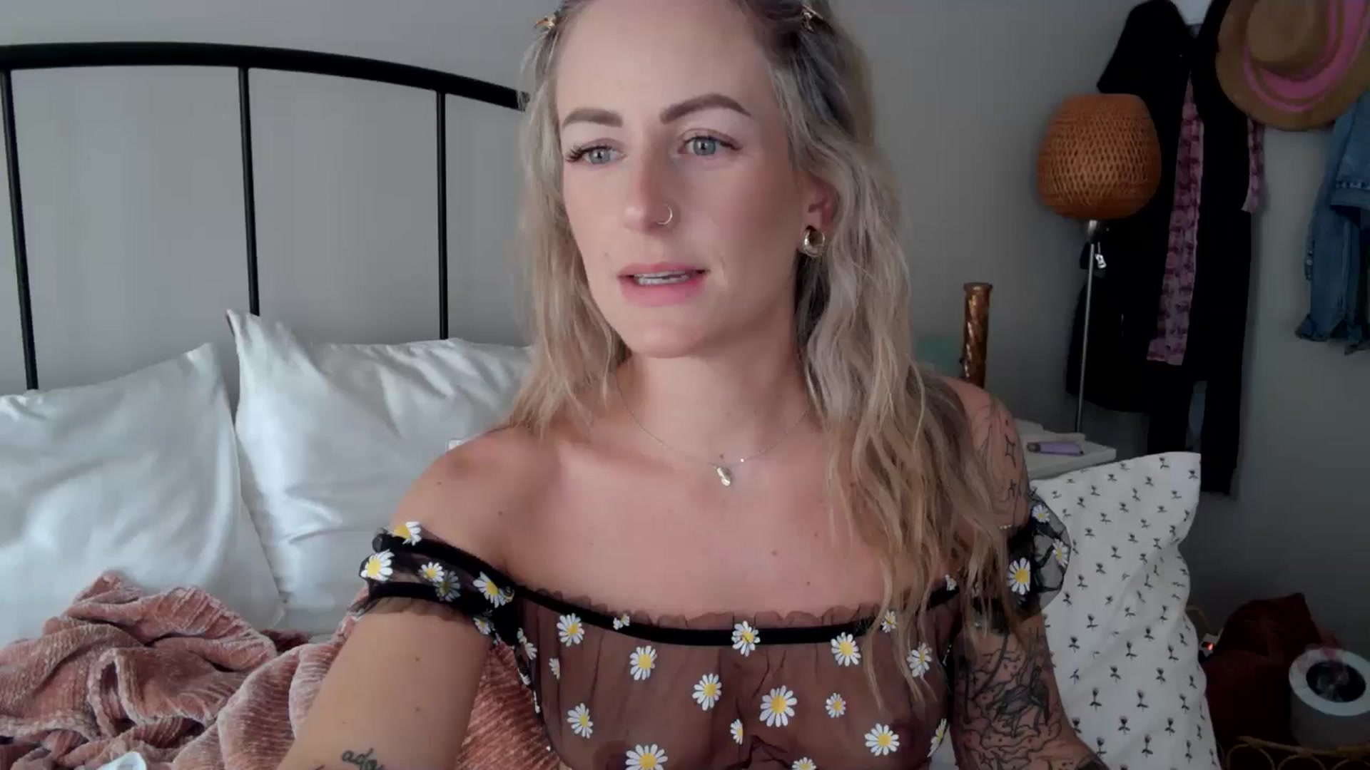 Gallery image thumbnail from Lena_bee's myfreecams stream on, 05/20/2024, 18:01 image 5 of 20