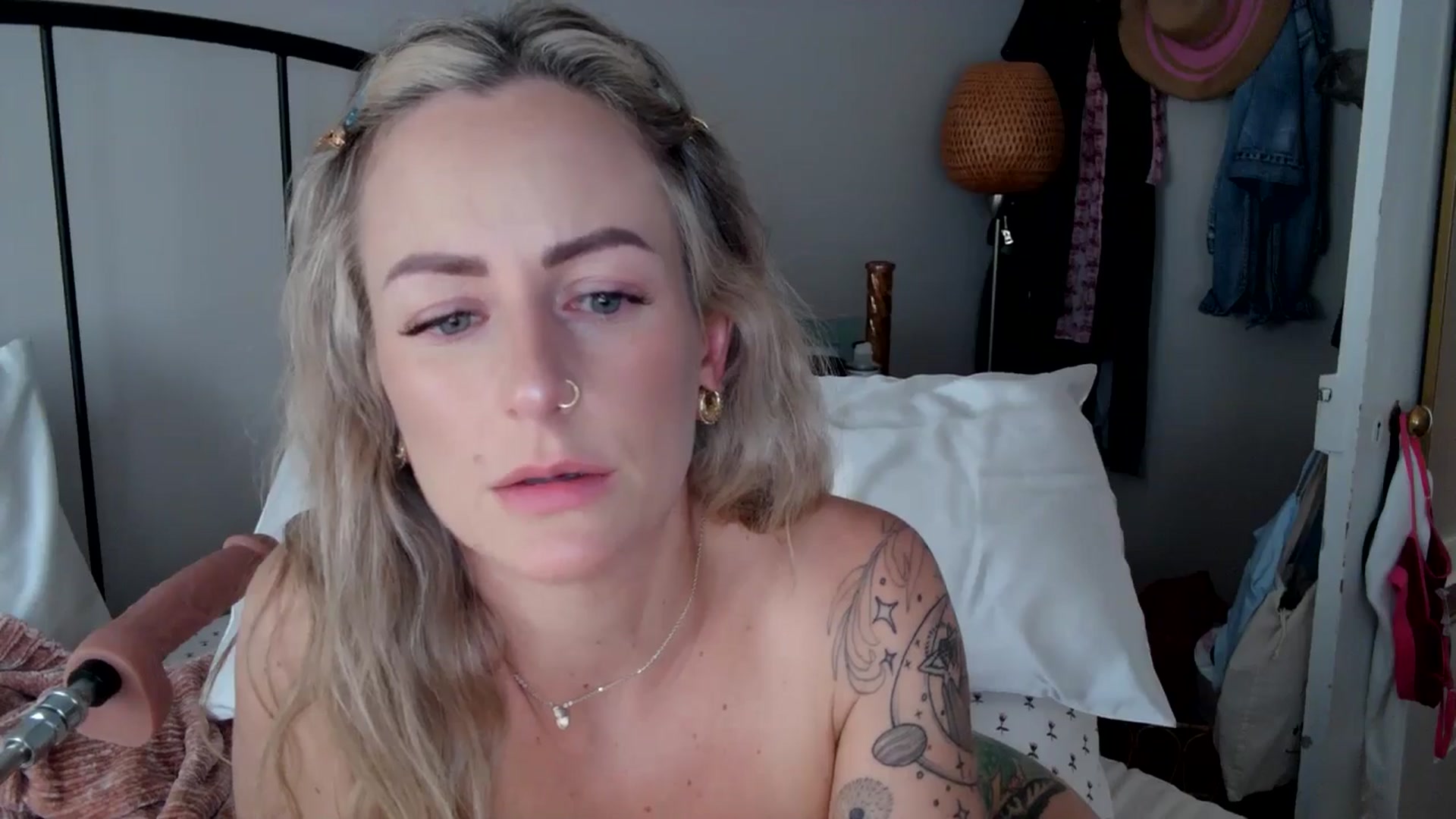 Gallery image thumbnail from Lena_bee's myfreecams stream on, 05/20/2024, 19:21 image 14 of 20