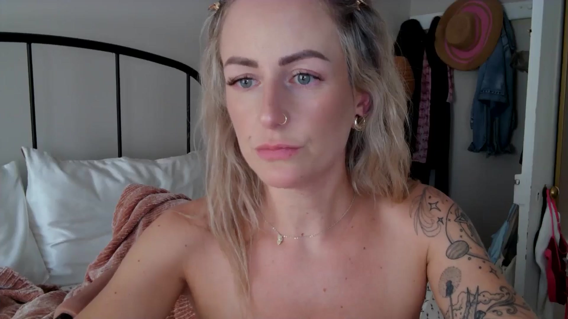 Gallery image thumbnail from Lena_bee's myfreecams stream on, 05/20/2024, 19:21 image 2 of 20