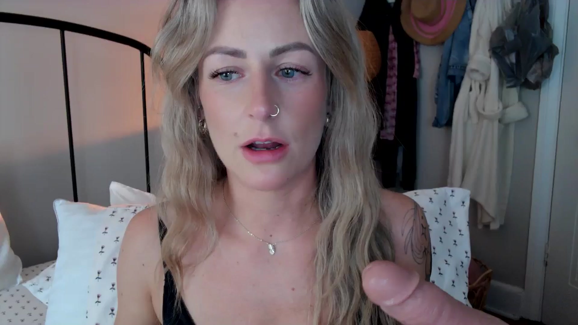 Gallery image thumbnail from Lena_bee's myfreecams stream on, 05/22/2024, 19:47 image 14 of 20