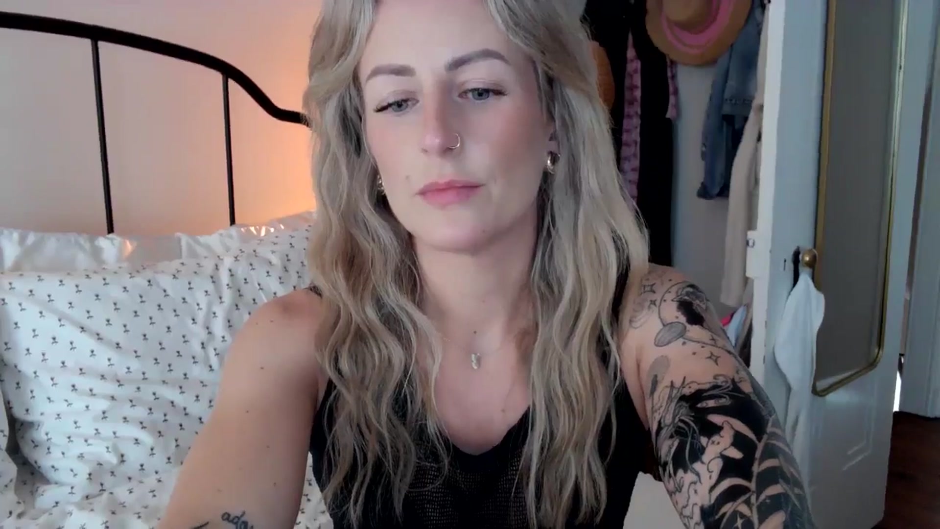 Gallery image thumbnail from Lena_bee's myfreecams stream on, 05/22/2024, 19:47 image 3 of 20