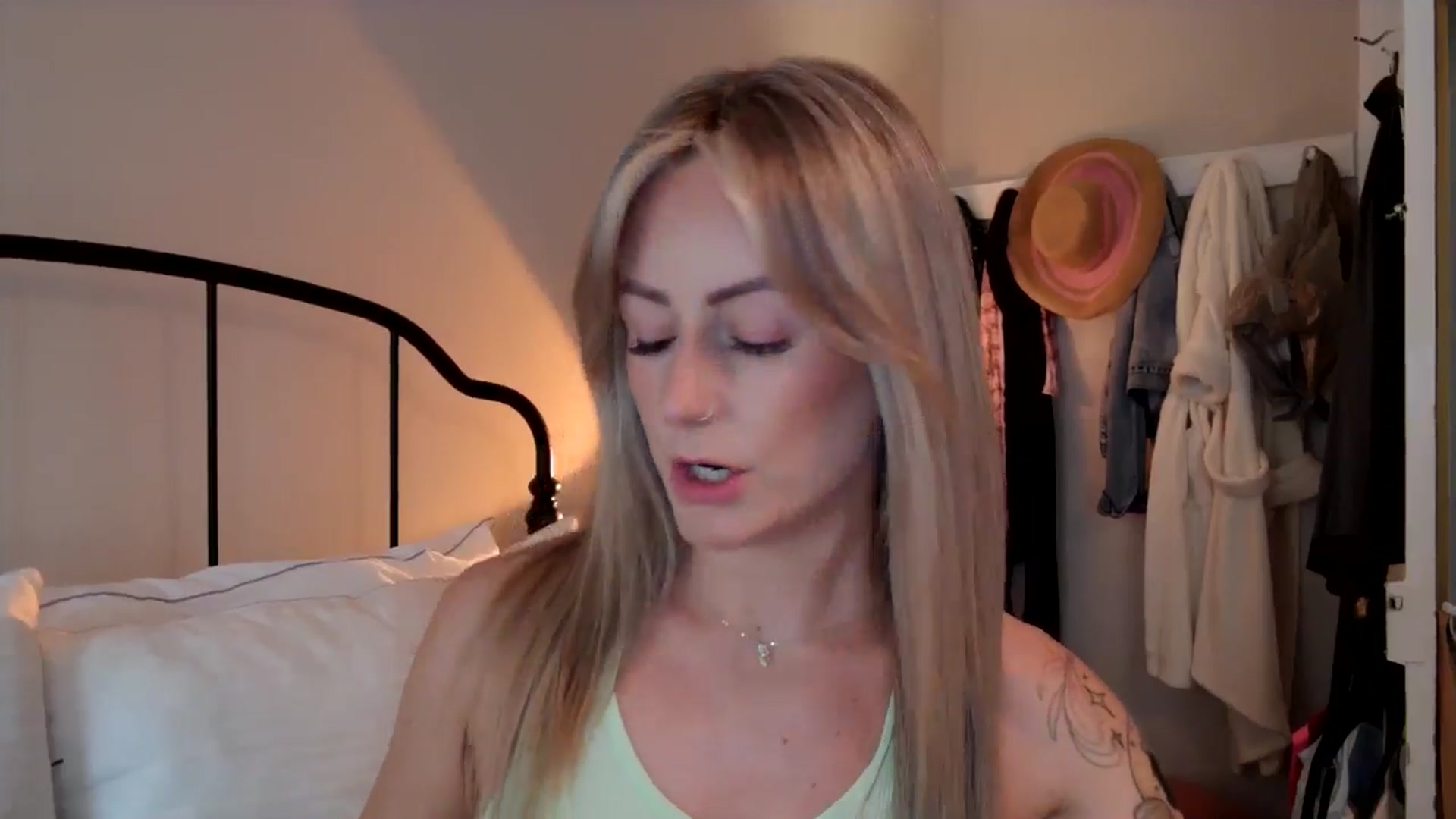 Gallery image thumbnail from Lena_bee's myfreecams stream on, 05/23/2024, 17:44 image 6 of 20