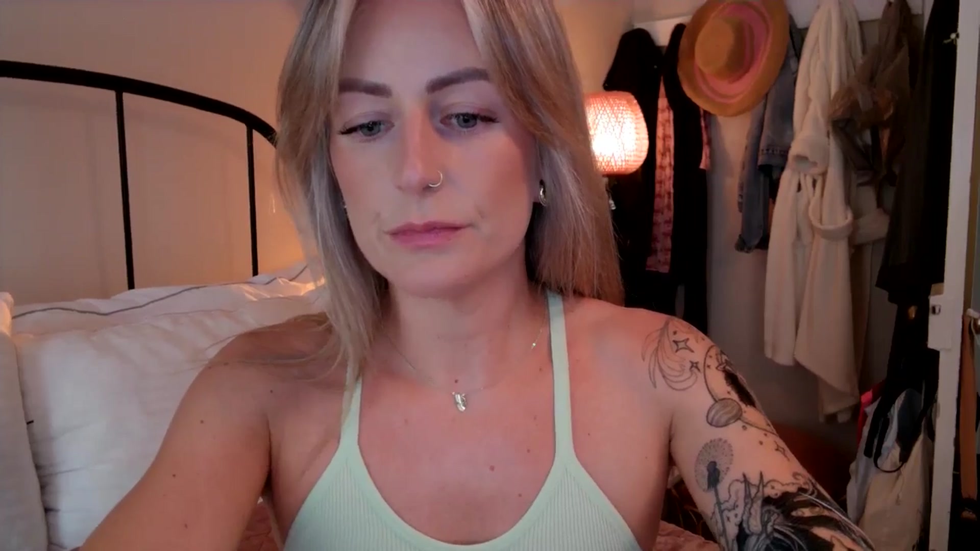 Gallery image thumbnail from Lena_bee's myfreecams stream on, 05/23/2024, 17:44 image 11 of 20